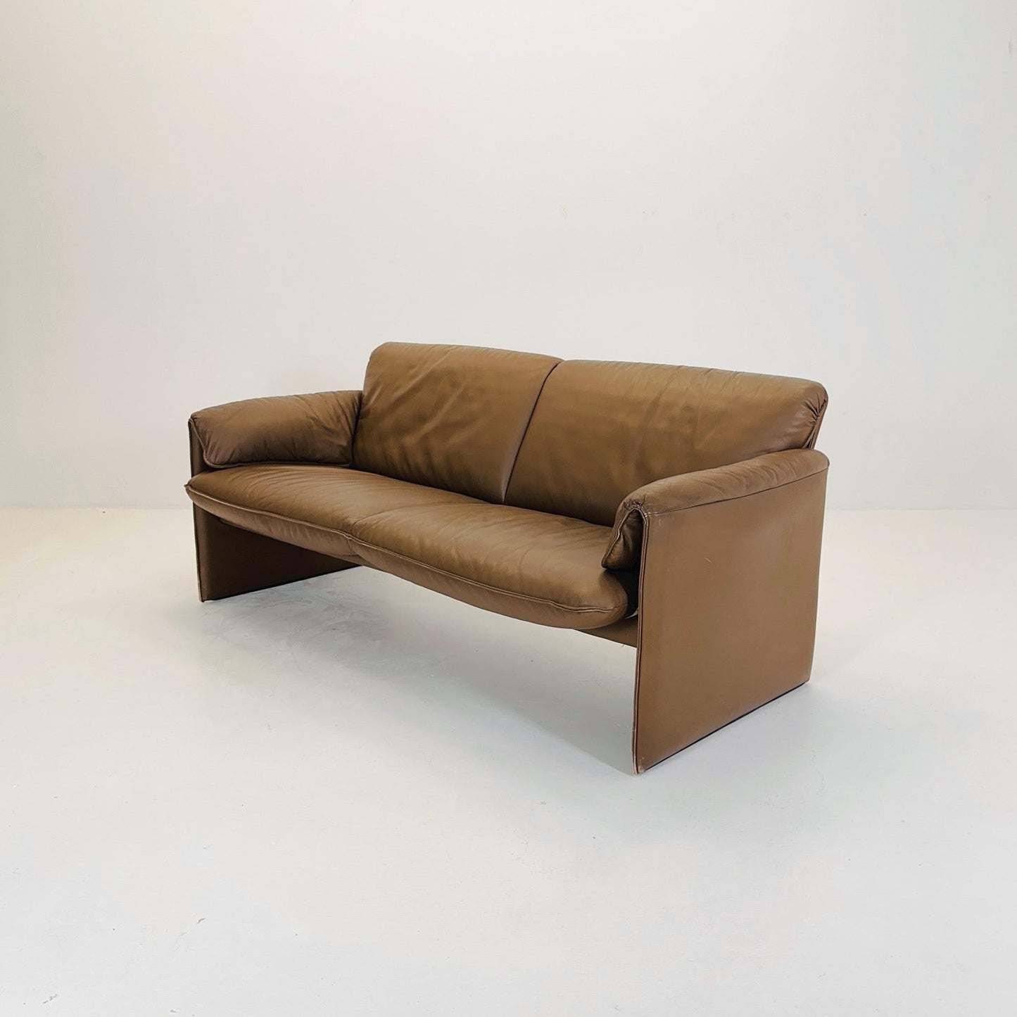 Mid Century Modern Bora 3-seat sofa in Cappuccino Leather by Alex Enthoven, for Leolux 1980s Netherlands