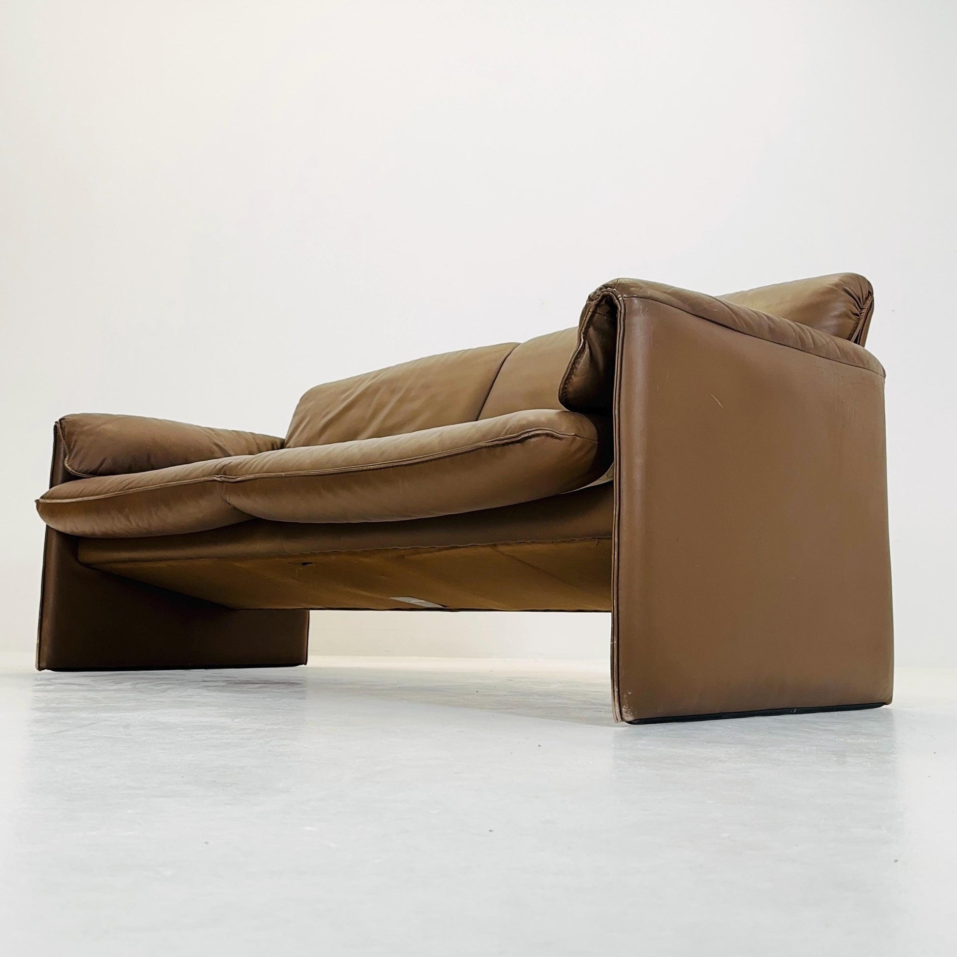 Mid Century Modern Bora 3-seat sofa in Cappuccino Leather by Alex Enthoven, for Leolux 1980s Netherlands