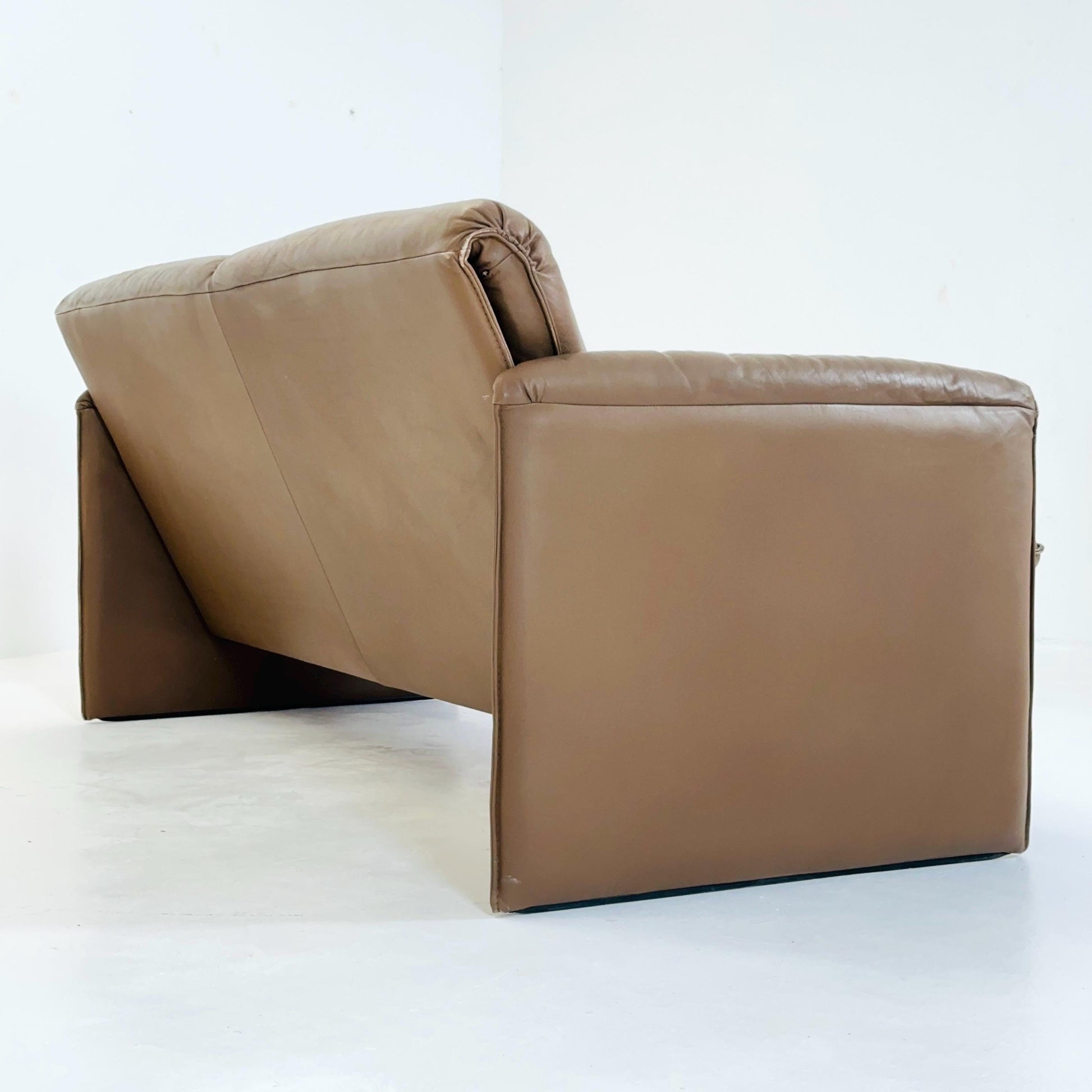 Mid Century Modern Bora 3-seat sofa in Cappuccino Leather by Alex Enthoven, for Leolux 1980s Netherlands