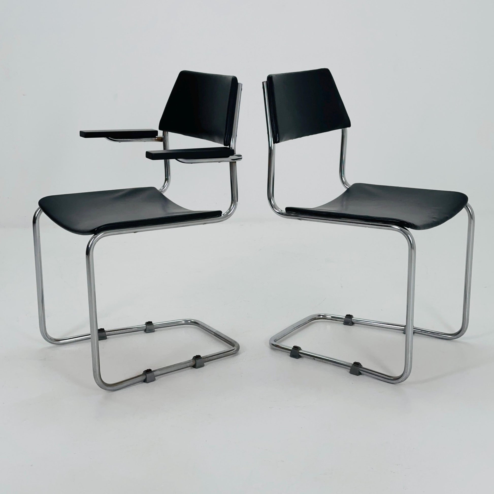 Set of 2 Bauhaus Cantilever Chairs by Mauser Werke Waldeck – Armchair & Side Chair, 1940s Germany
