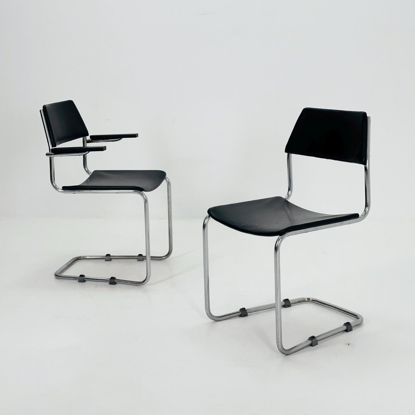 Set of 2 Bauhaus Cantilever Chairs by Mauser Werke Waldeck – Armchair & Side Chair, 1940s Germany