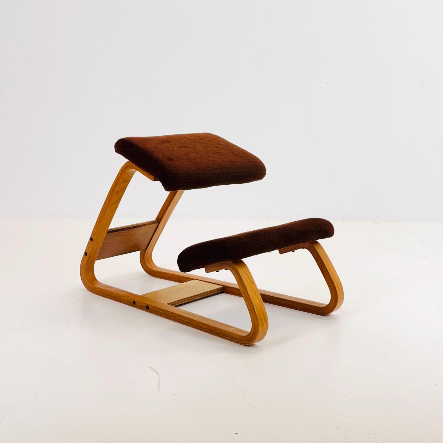 Mid-Century Modern Ergonomic Kneeling Chair by British Design Corp – Brown Upholstery & Bentwood Frame –1980s
