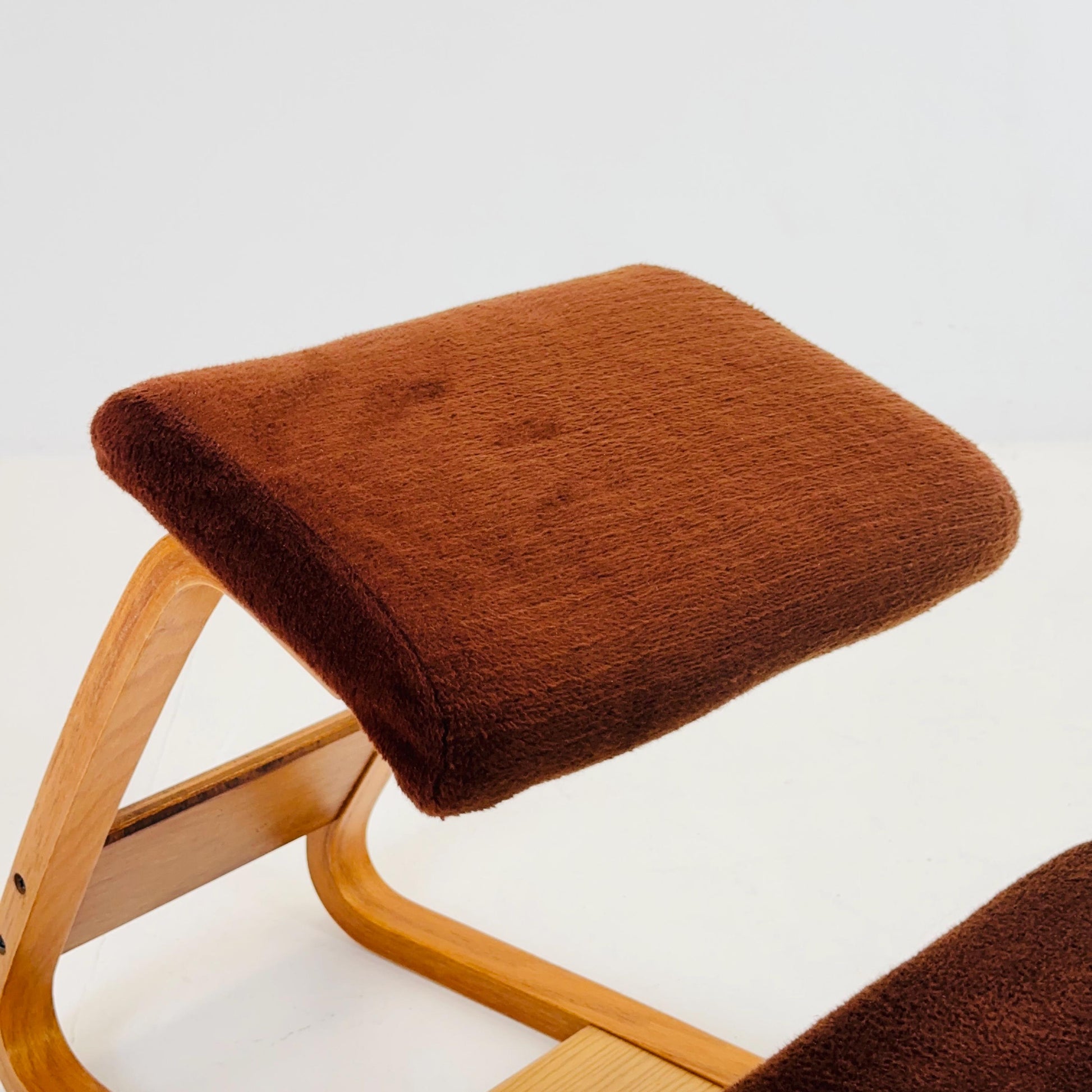 Mid-Century Modern Ergonomic Kneeling Chair by British Design Corp – Brown Upholstery & Bentwood Frame –1980s