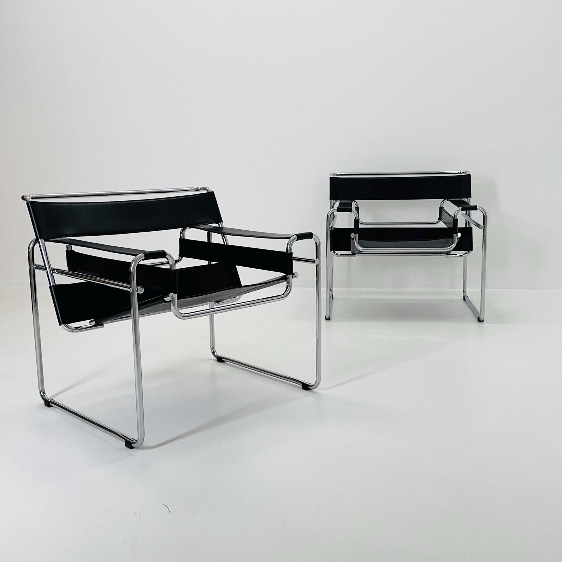 Set of 2 Mid century black B3 WASSILY Lounge armchair by Marcel Brauer 1990s Italy