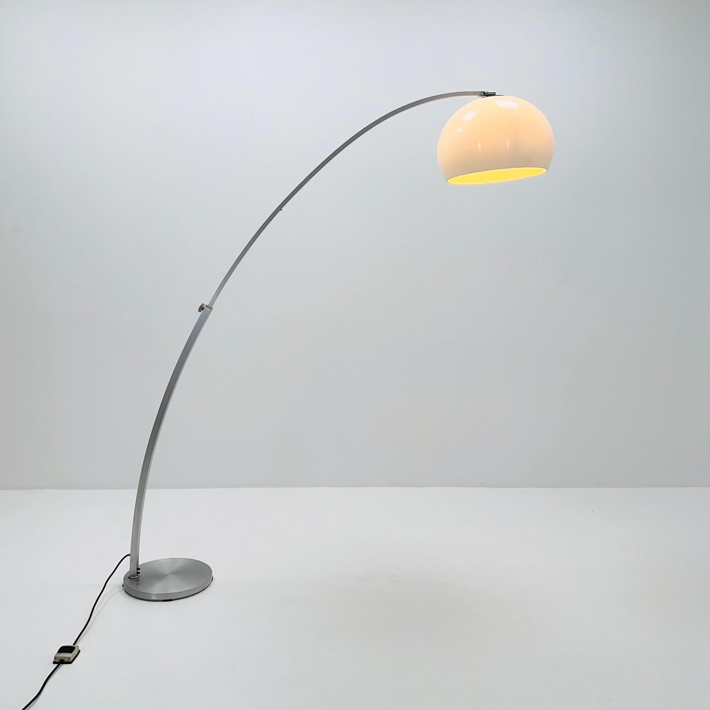 Mid-Century Large Italian Space Age Arched Floor Lamp, 1970s