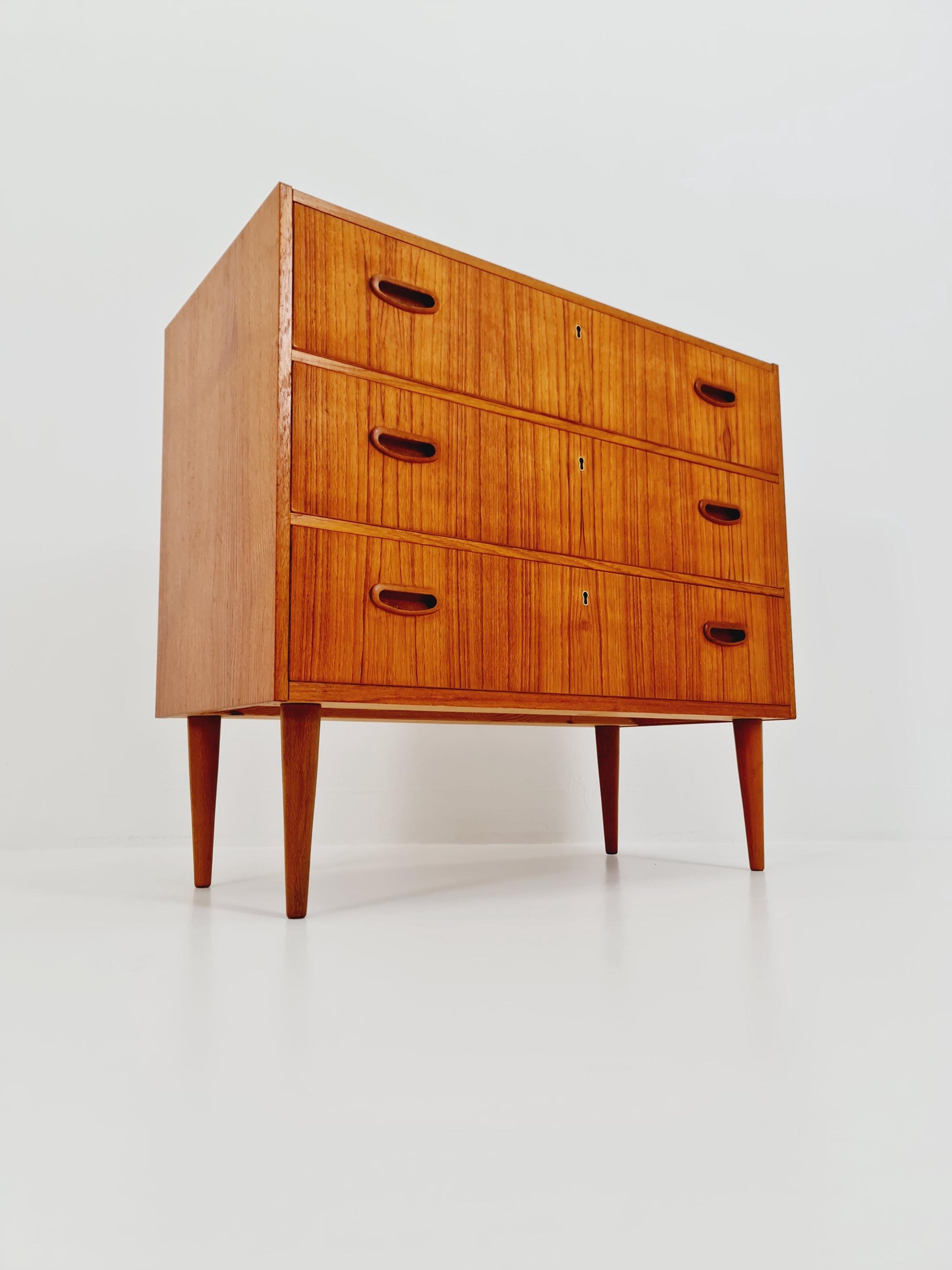 Midcentury danish design chest of drawers / drawer dresser /3 drawers cabinet, 1960s