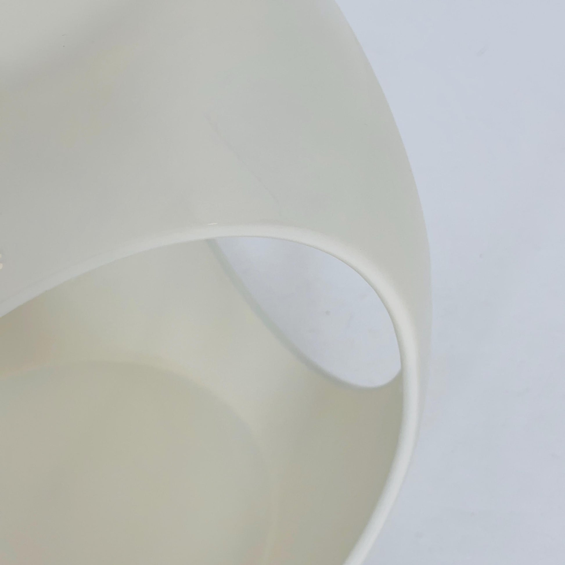 Mid-Century Modern White Fiberglass Side Table – 1970s, Luigi Colani