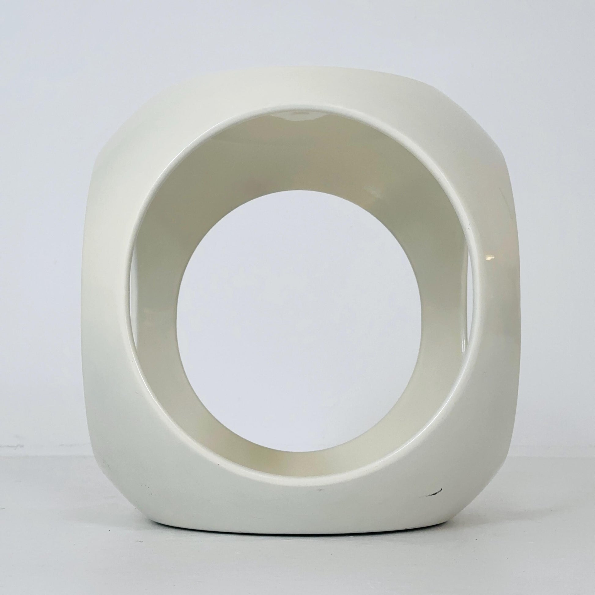 Mid-Century Modern White Fiberglass Side Table – 1970s, Luigi Colani