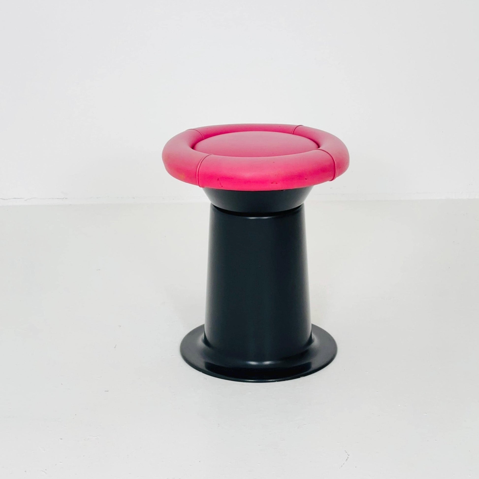 Mid-Century Stools by Yrjö Kukkapuro for Haimi, Finland, 1960s – Fiberglass & Leather Design Icons