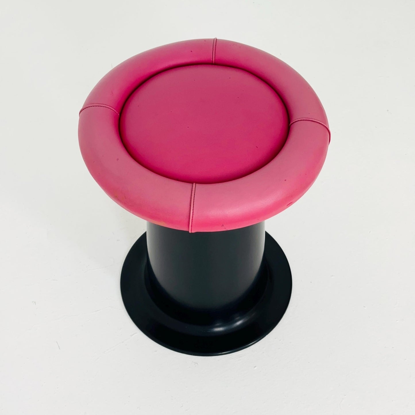 Mid-Century Stools by Yrjö Kukkapuro for Haimi, Finland, 1960s – Fiberglass & Leather Design Icons