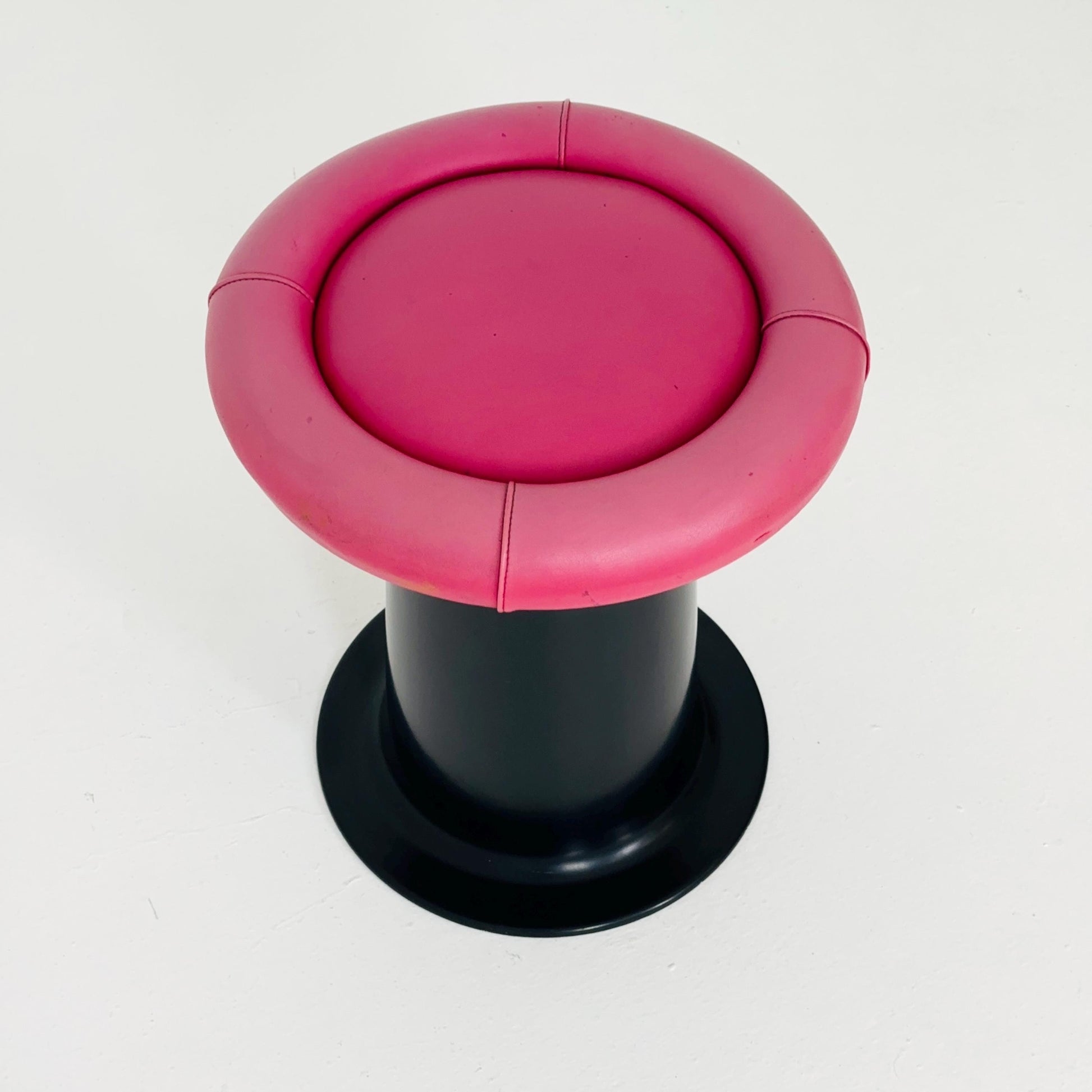 Mid-Century Stools by Yrjö Kukkapuro for Haimi, Finland, 1960s – Fiberglass & Leather Design Icons