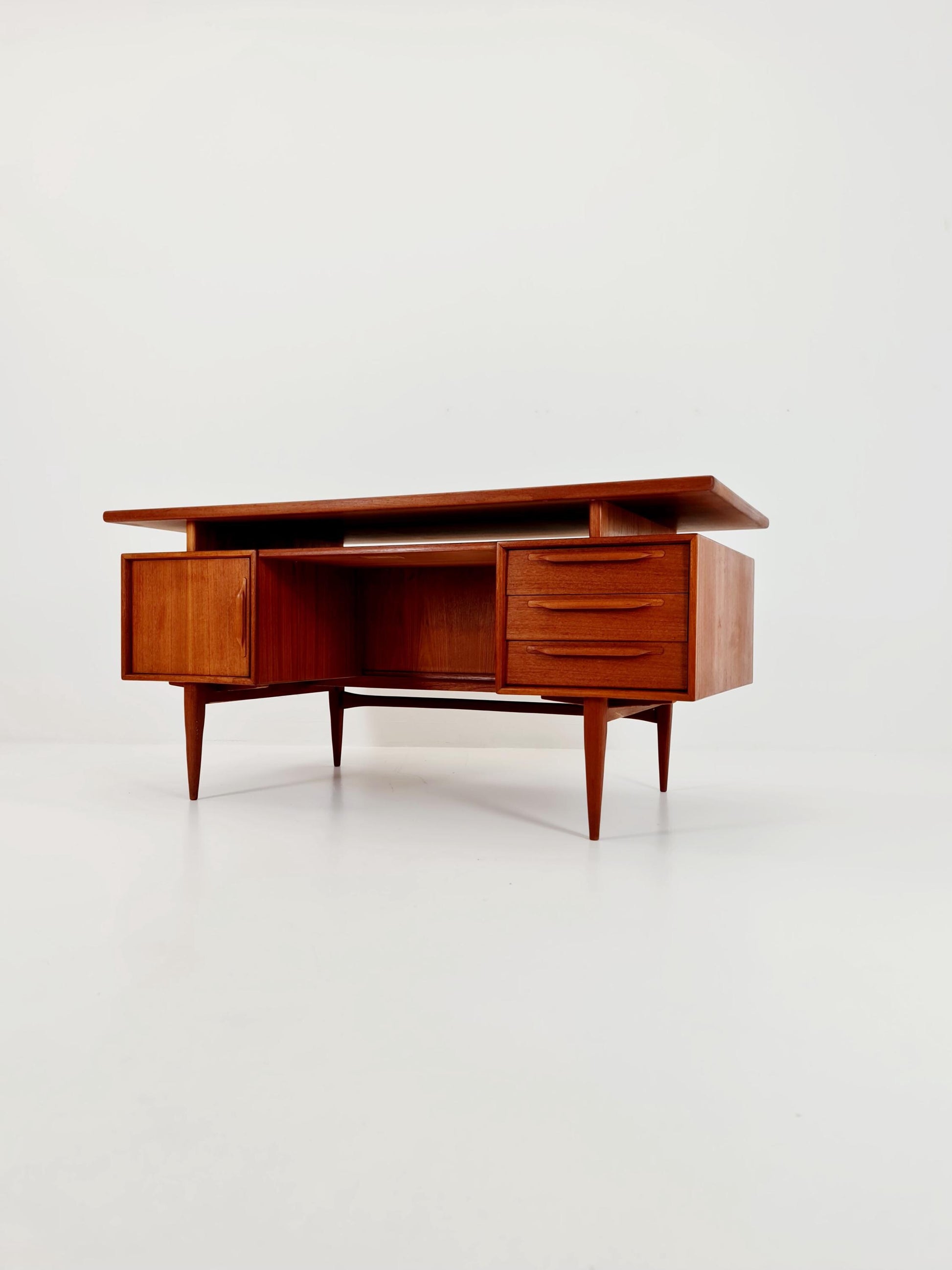 German Teak desk, model Executive Desk by Heinrich Riestenplatt , Model RT 200 , 1960s