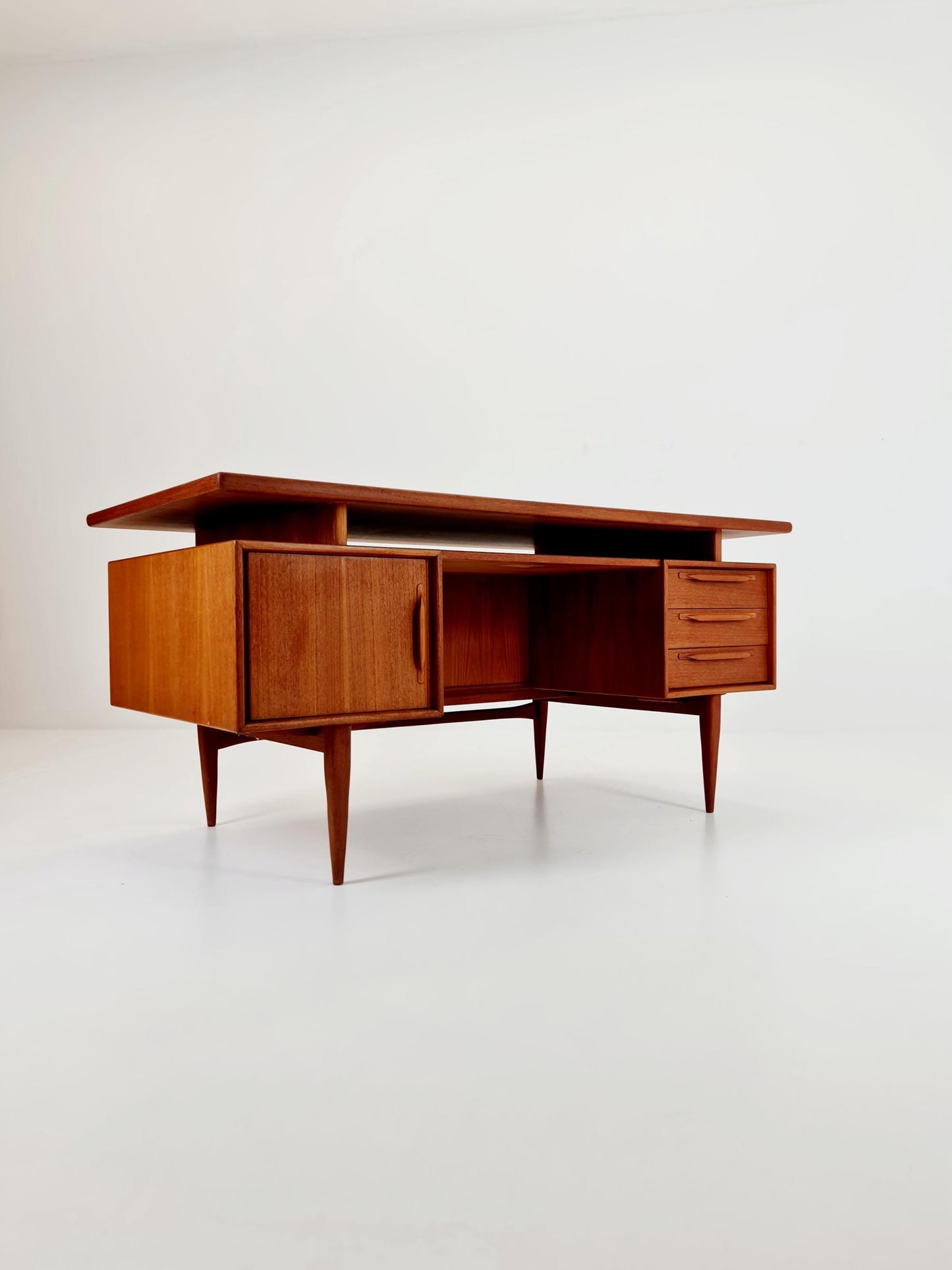 German Teak desk, model Executive Desk by Heinrich Riestenplatt , Model RT 200 , 1960s