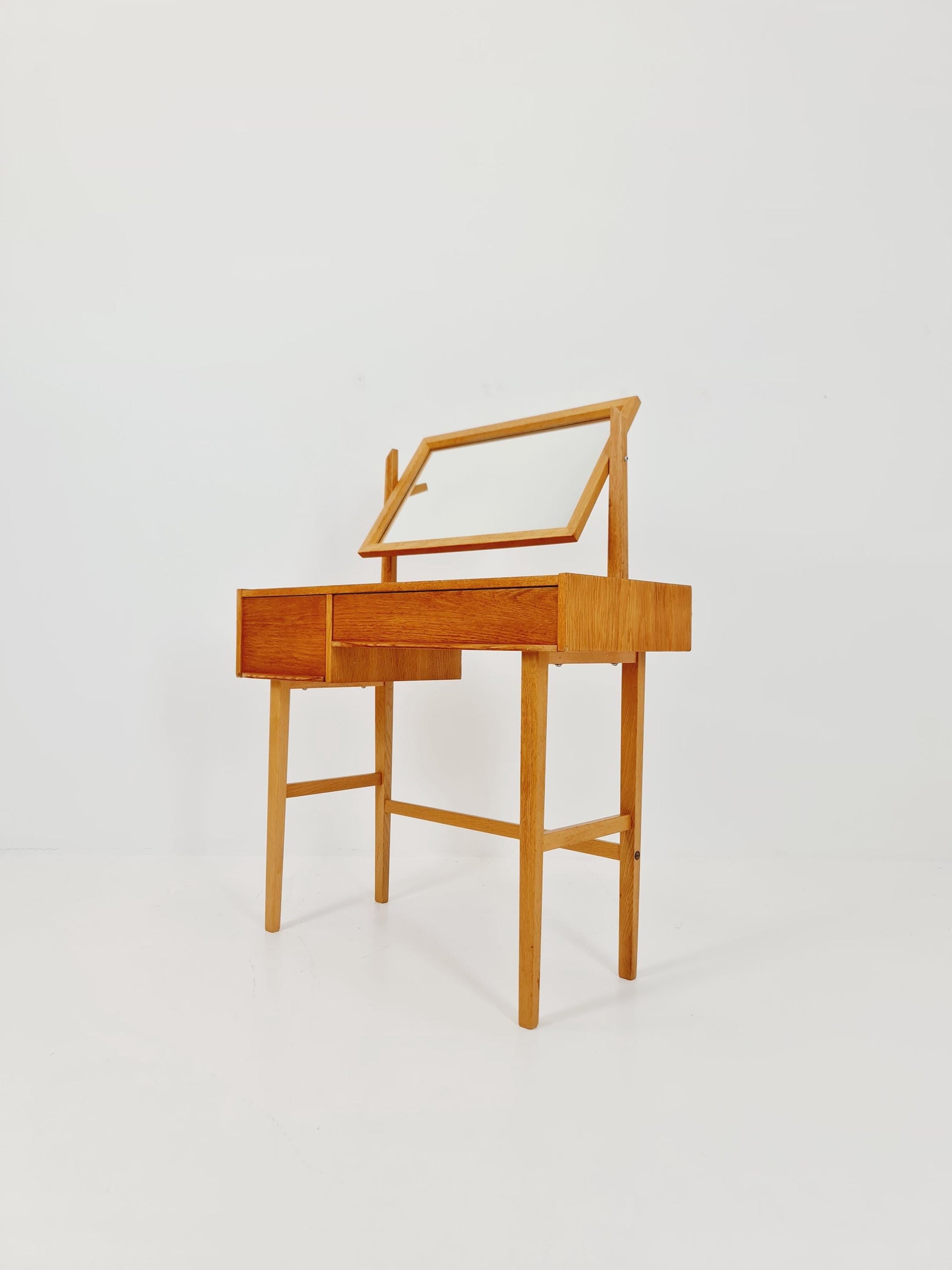 Mid Century Modern Danish Oak vanity table/ make up table by Ateljé glas och trä, Hovmantorp, 1960s