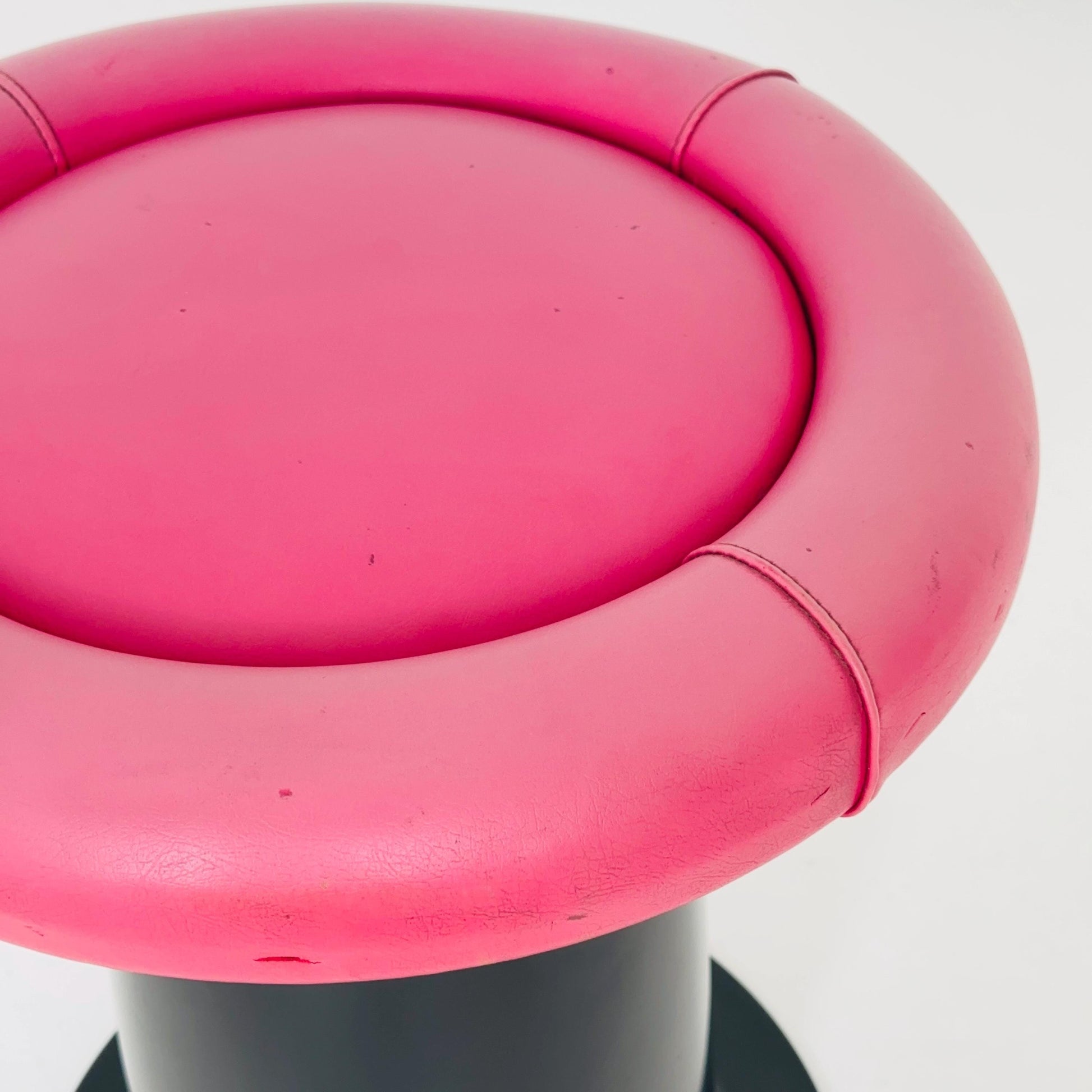 Mid-Century Stools by Yrjö Kukkapuro for Haimi, Finland, 1960s – Fiberglass & Leather Design Icons