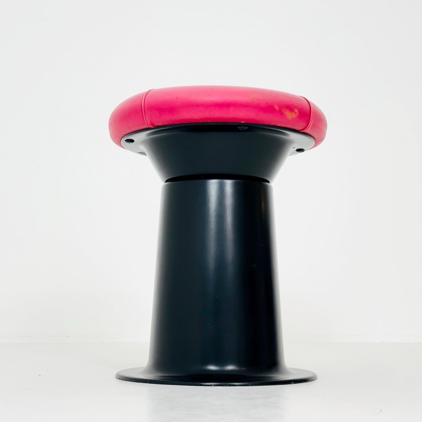 Mid-Century Stools by Yrjö Kukkapuro for Haimi, Finland, 1960s – Fiberglass & Leather Design Icons