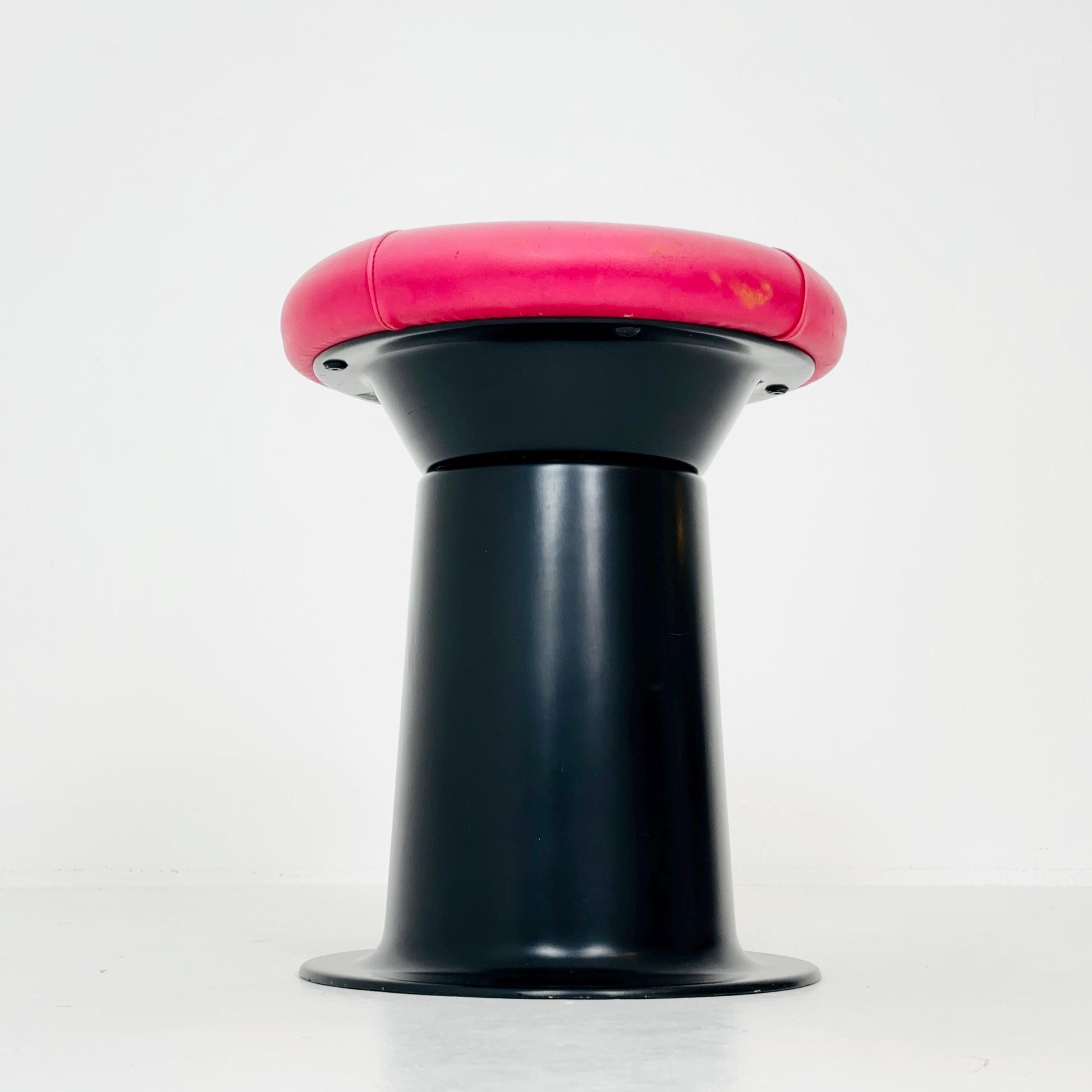 Mid-Century Stools by Yrjö Kukkapuro for Haimi, Finland, 1960s – Fiberglass & Leather Design Icons