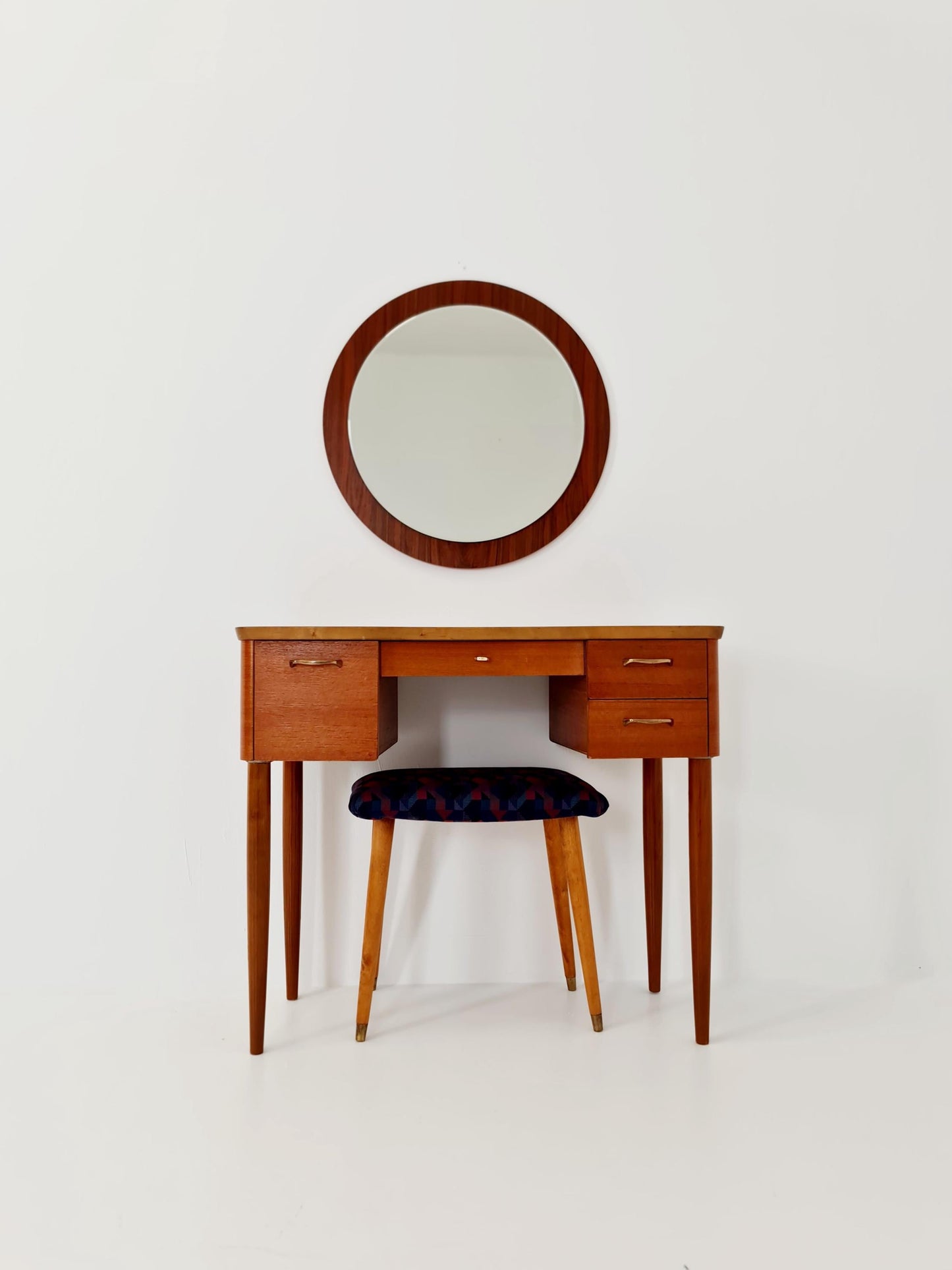 Mid Century Modern Danish Teak vanity table make up table with round wall mirror by Fröseke for AB nybrofabriken, 1960s