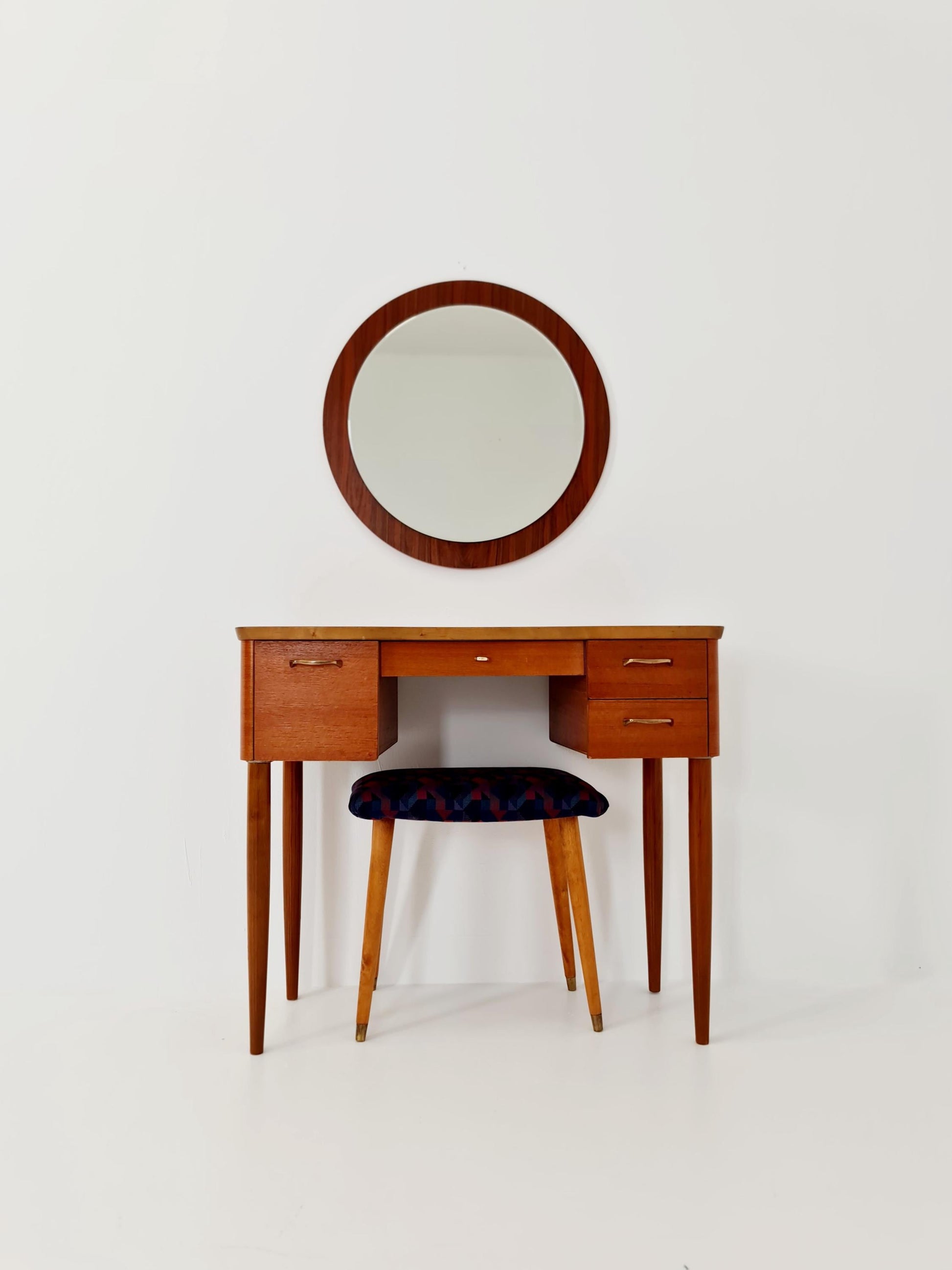 Mid Century Modern Danish Teak vanity table make up table with round wall mirror by Fröseke for AB nybrofabriken, 1960s