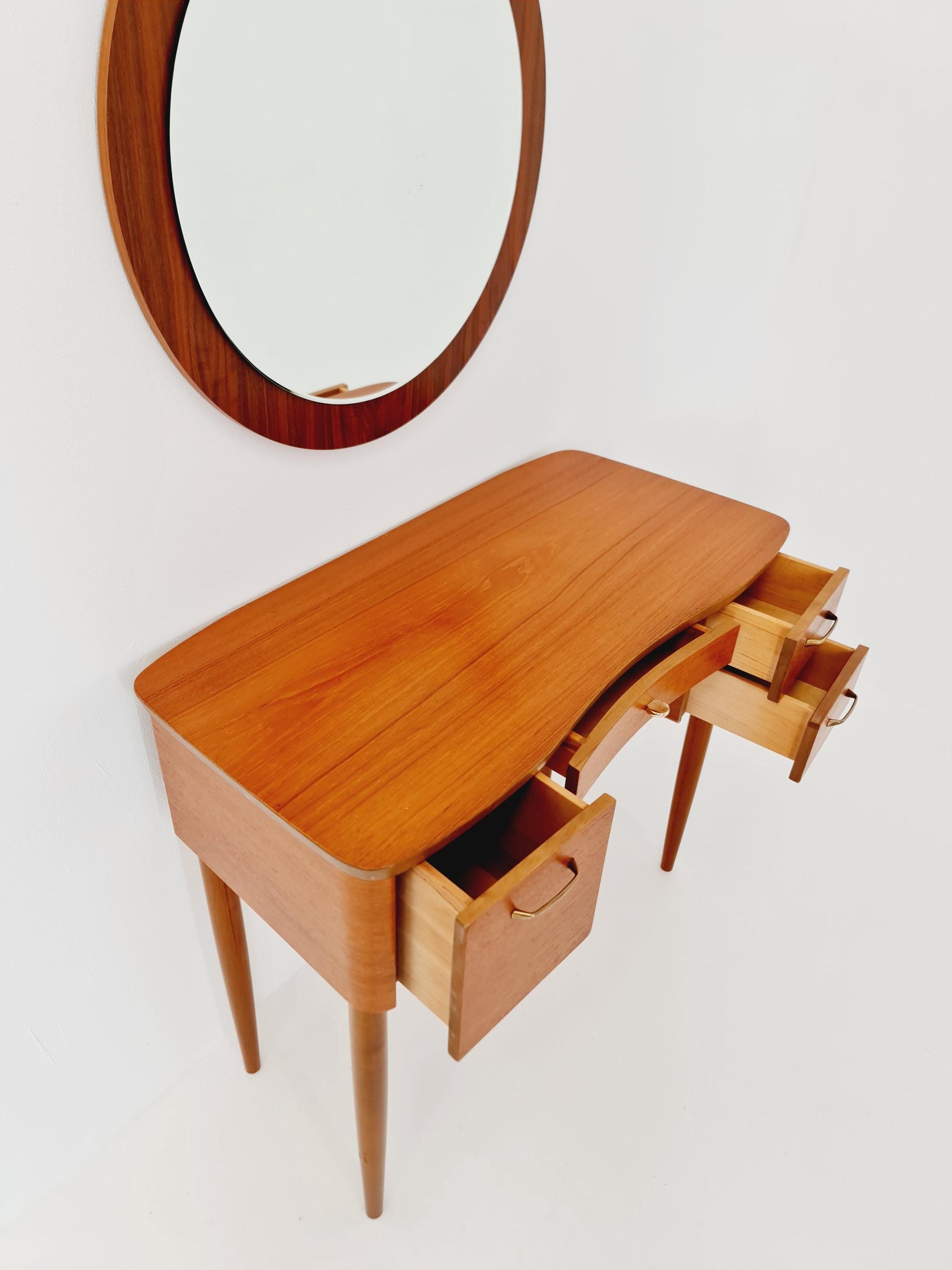 Mid Century Modern Danish Teak vanity table make up table with round wall mirror by Fröseke for AB nybrofabriken, 1960s
