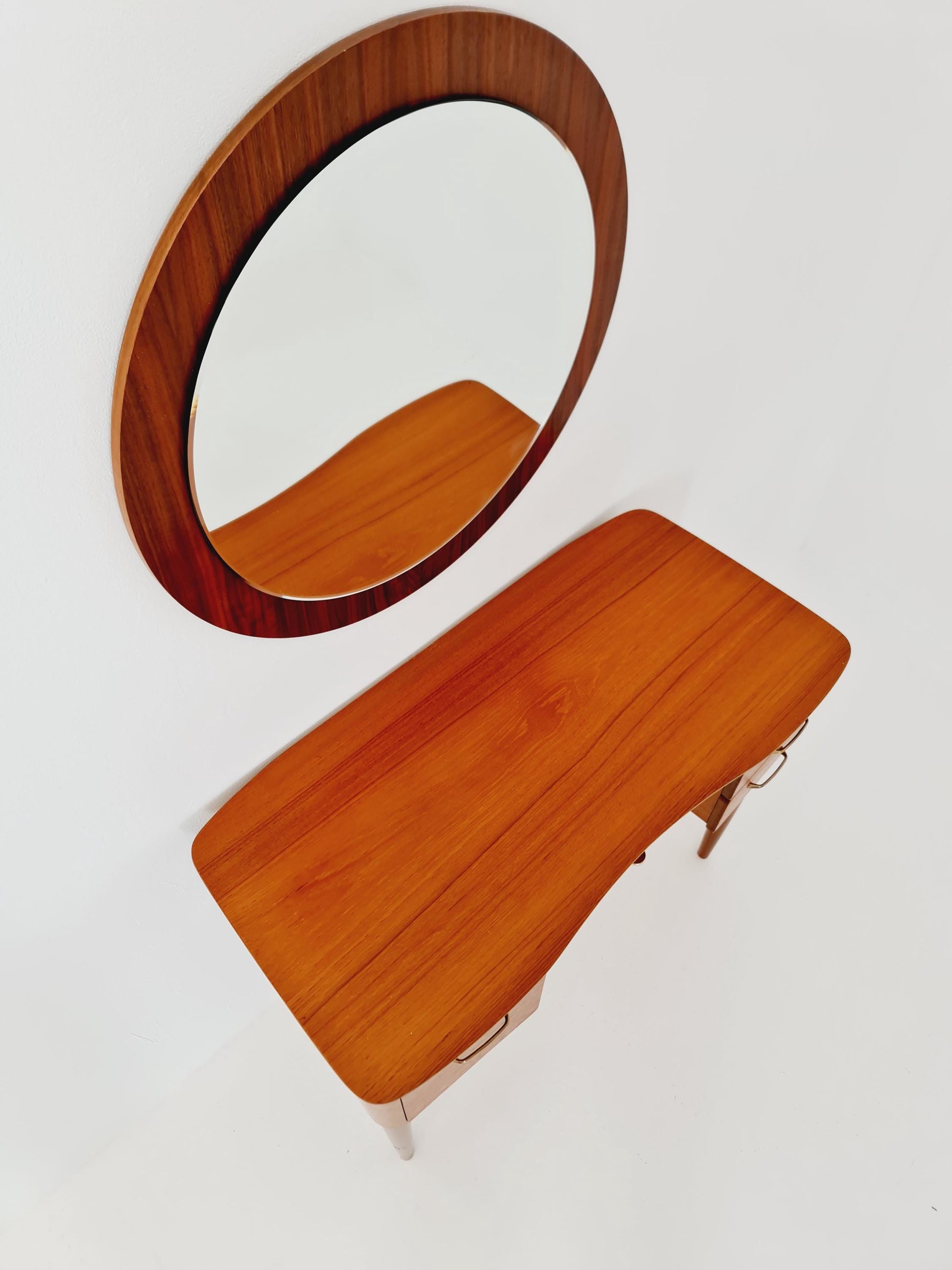 Mid Century Modern Danish Teak vanity table make up table with round wall mirror by Fröseke for AB nybrofabriken, 1960s