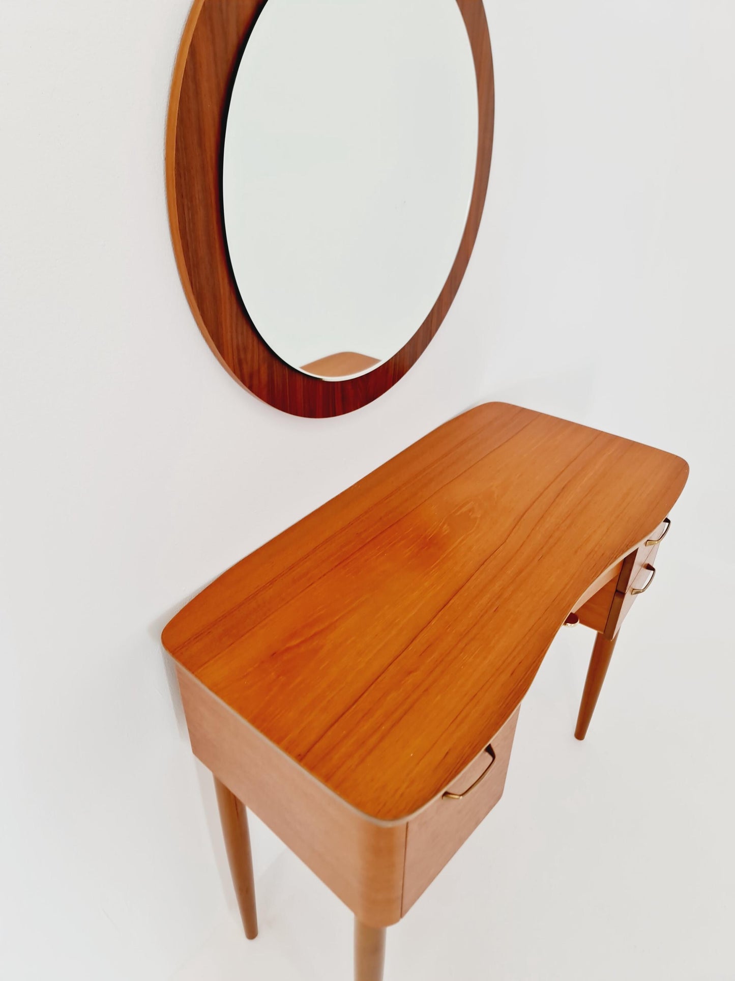 Mid Century Modern Danish Teak vanity table make up table with round wall mirror by Fröseke for AB nybrofabriken, 1960s
