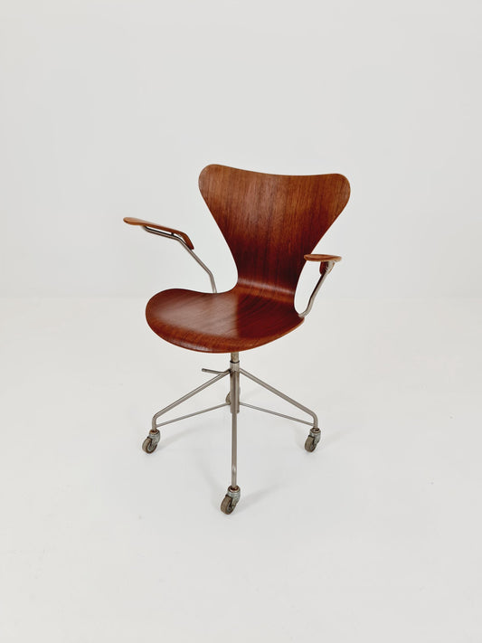 Vintage TeaK Swivel Chairs by Arne Jacobsen for Fritz Hansen, Model 3217, 1960s,