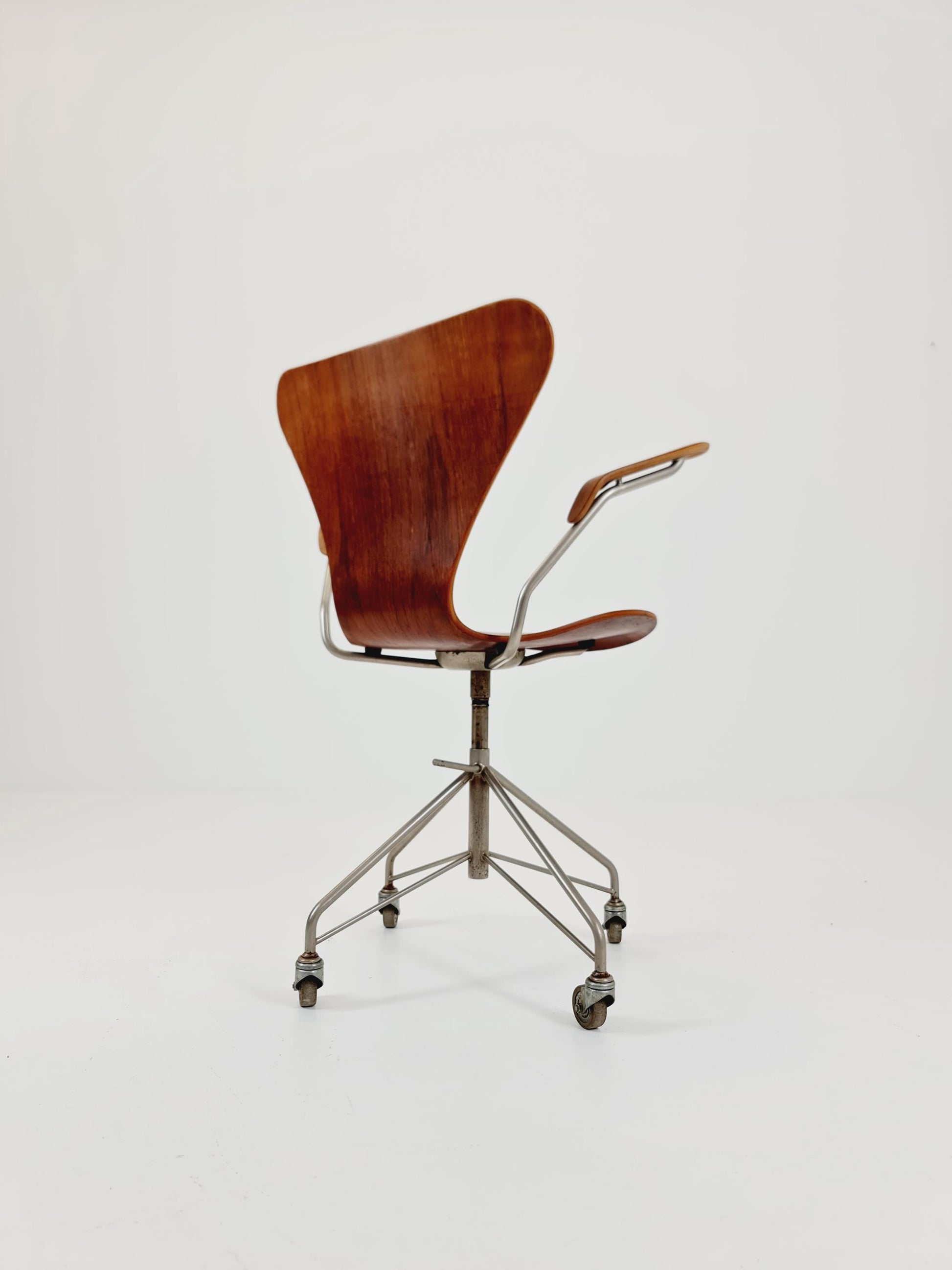 Vintage TeaK Swivel Chairs by Arne Jacobsen for Fritz Hansen, Model 3217, 1960s,