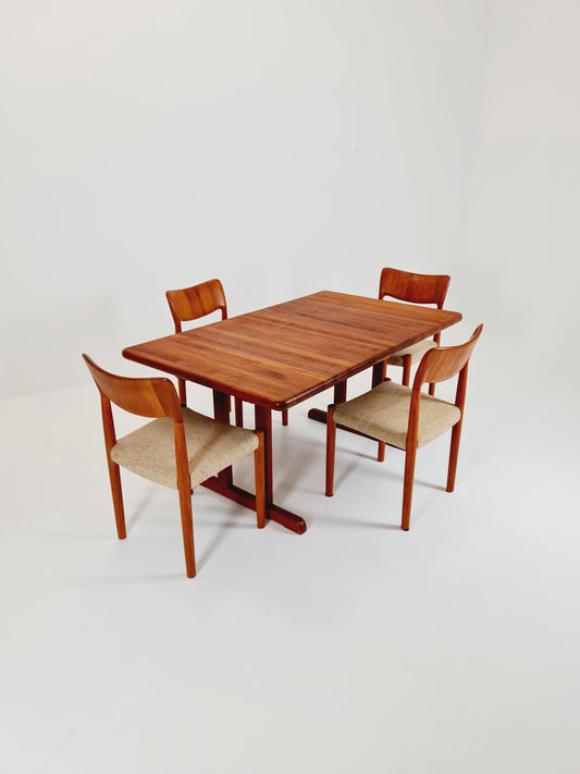 Mid century extendable Danish Modern Solid Teak dining table by Glostrup , 1970s