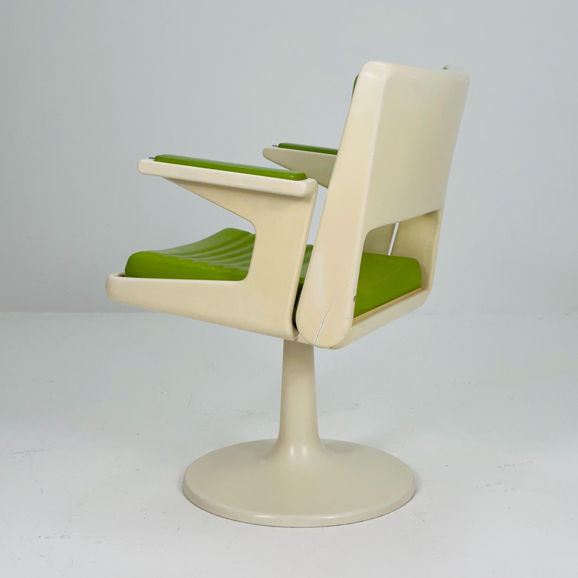 Rare Mid-Century Space Age Swivel Armchair – White & Green Plastic Faux Leather Desk or Barber Chair – Tulip Base, 1970s