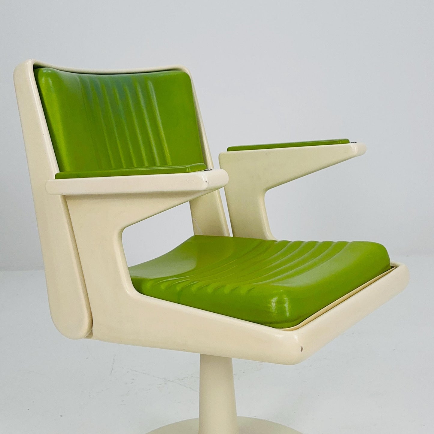 Rare Mid-Century Space Age Swivel Armchair – White & Green Plastic Faux Leather Desk or Barber Chair – Tulip Base, 1970s