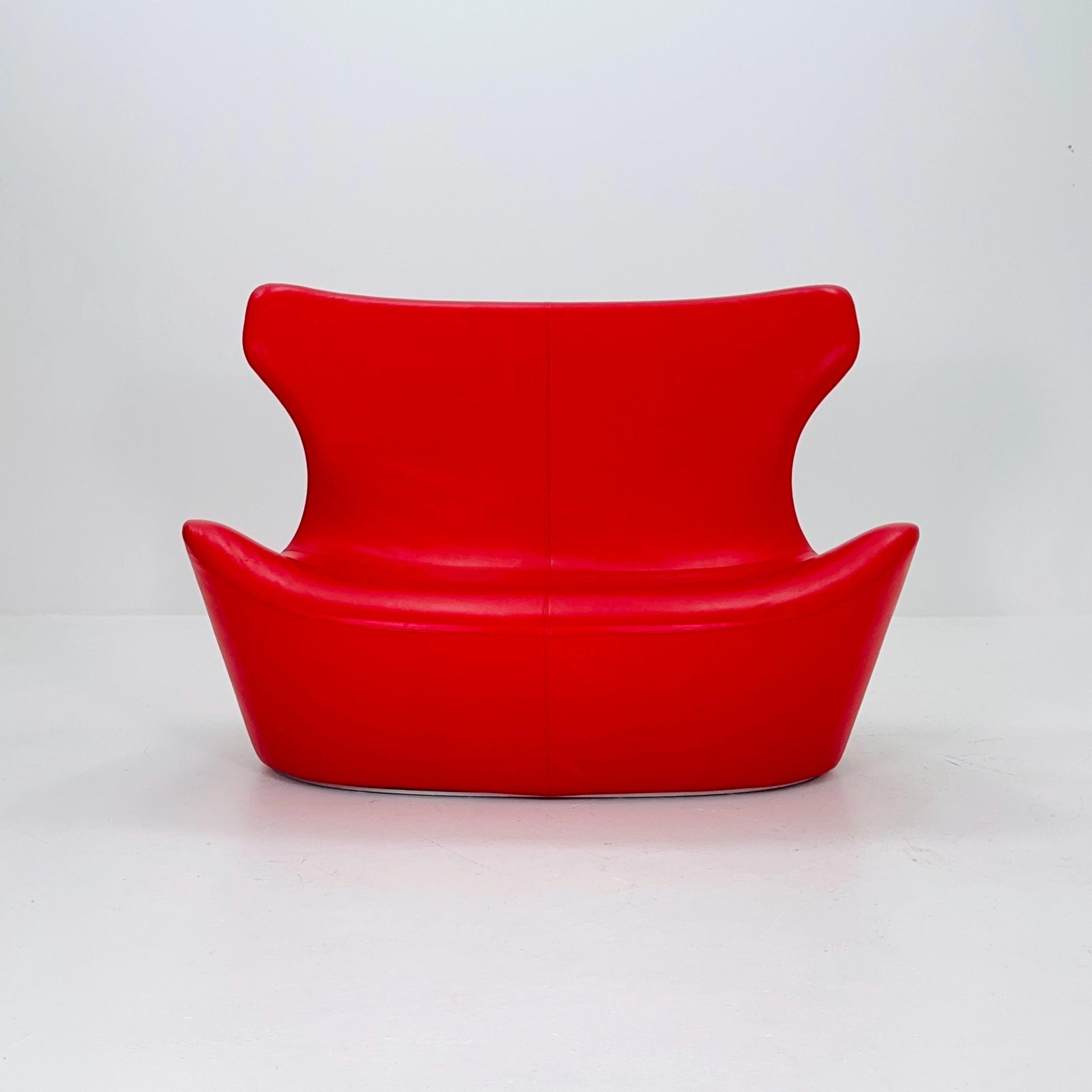 B&B Italia Red Papilio High Back Loveseat by Naoto Fukasawa – Italian Designer Sofa, Modern Curved Leather Settee, 2010s Italy