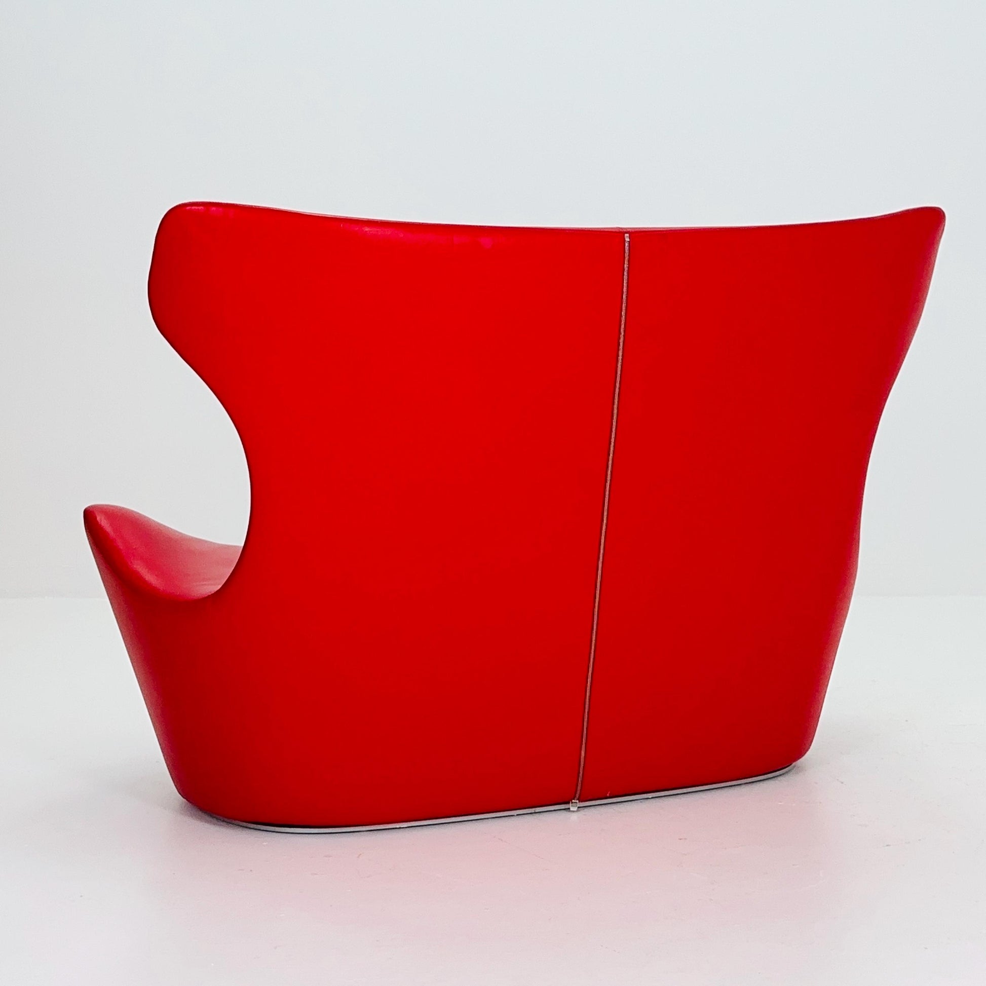 B&B Italia Red Papilio High Back Loveseat by Naoto Fukasawa – Italian Designer Sofa, Modern Curved Leather Settee, 2010s Italy