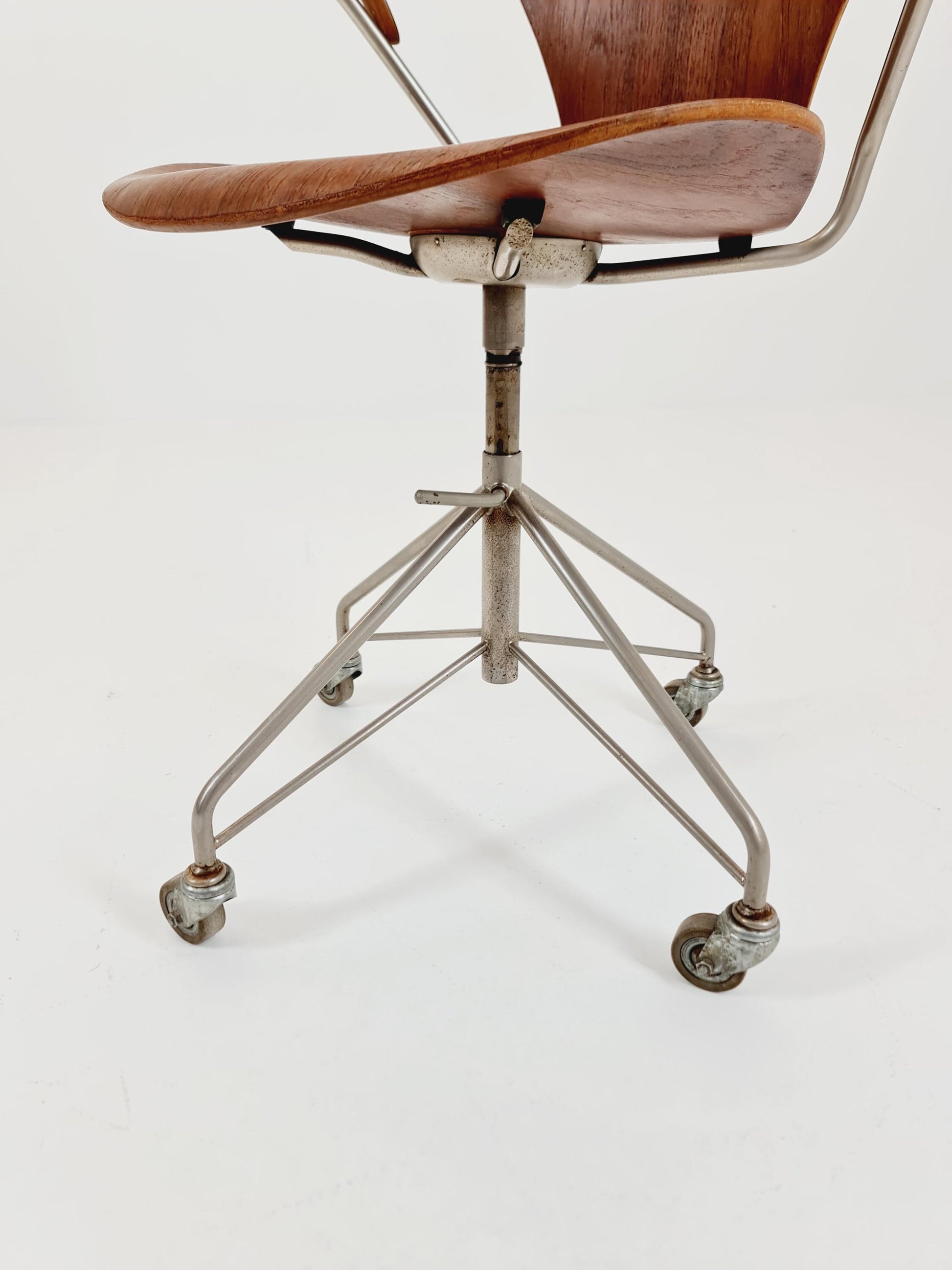 Vintage TeaK Swivel Chairs by Arne Jacobsen for Fritz Hansen, Model 3217, 1960s,