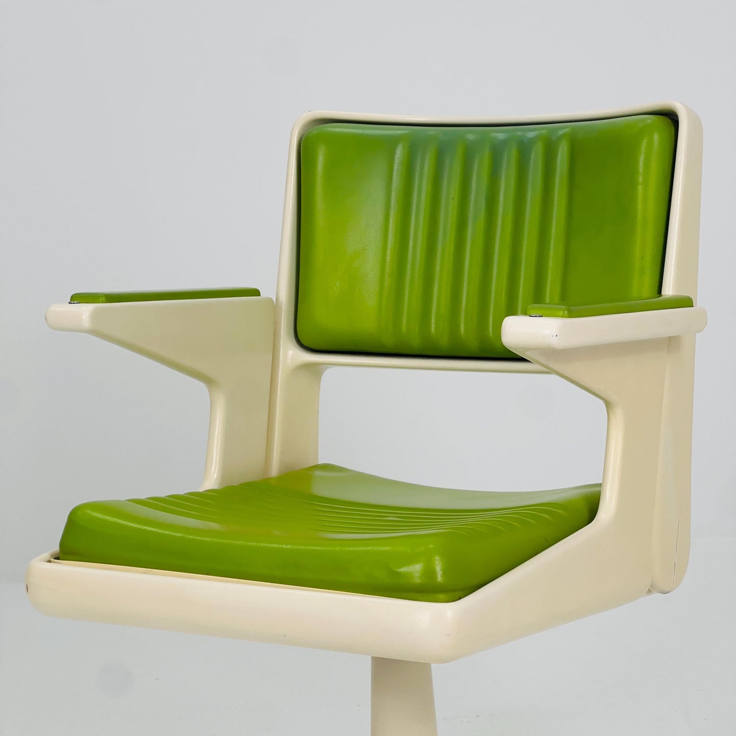 Rare Mid-Century Space Age Swivel Armchair – White & Green Plastic Faux Leather Desk or Barber Chair – Tulip Base, 1970s
