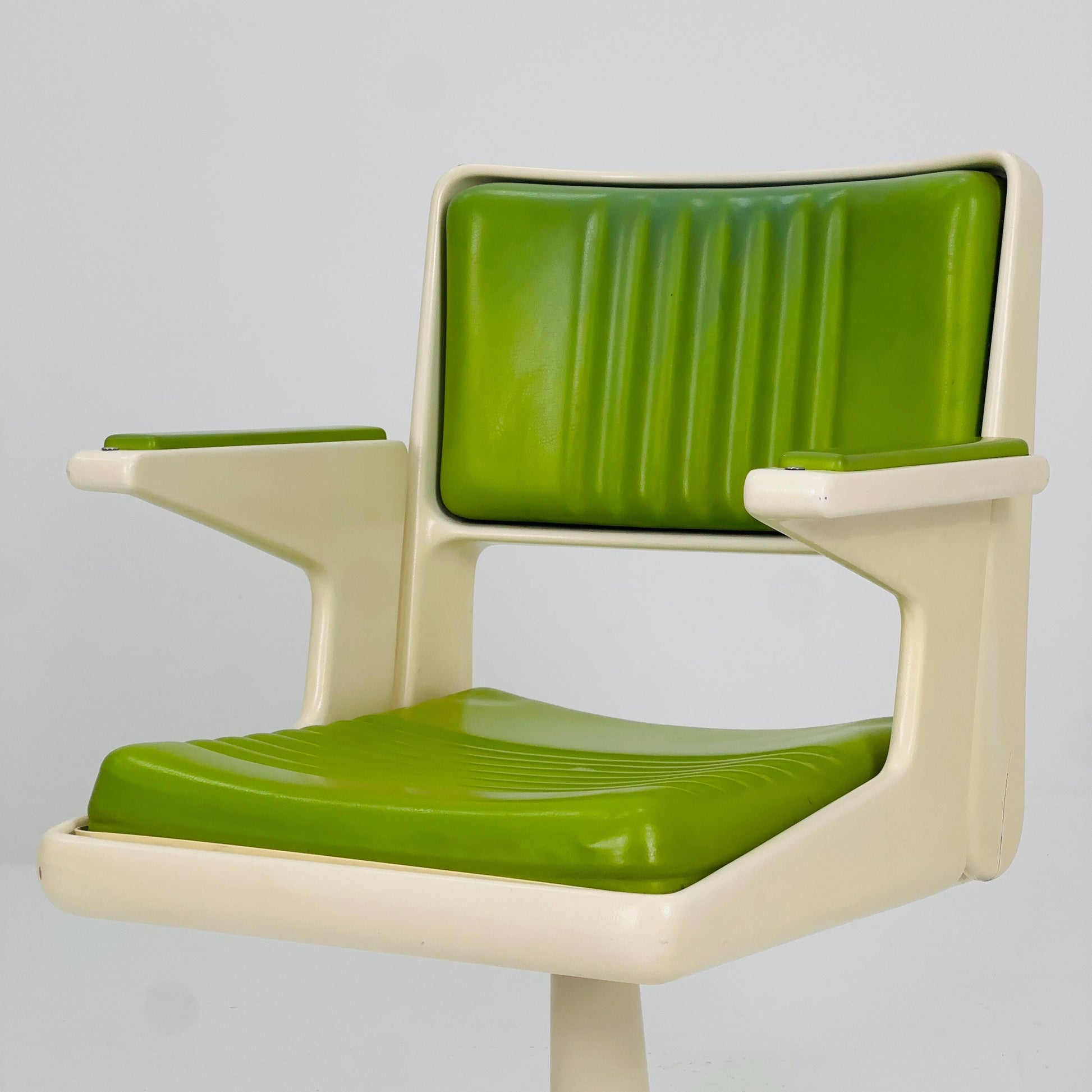 Rare Mid-Century Space Age Swivel Armchair – White & Green Plastic Faux Leather Desk or Barber Chair – Tulip Base, 1970s
