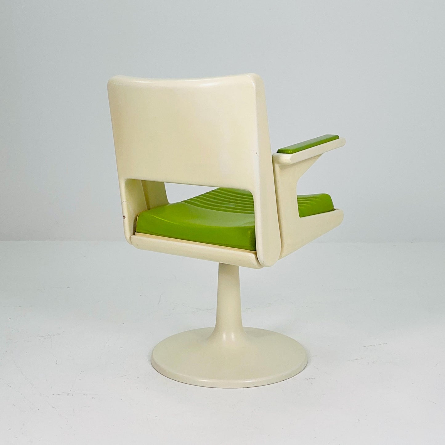 Rare Mid-Century Space Age Swivel Armchair – White & Green Plastic Faux Leather Desk or Barber Chair – Tulip Base, 1970s