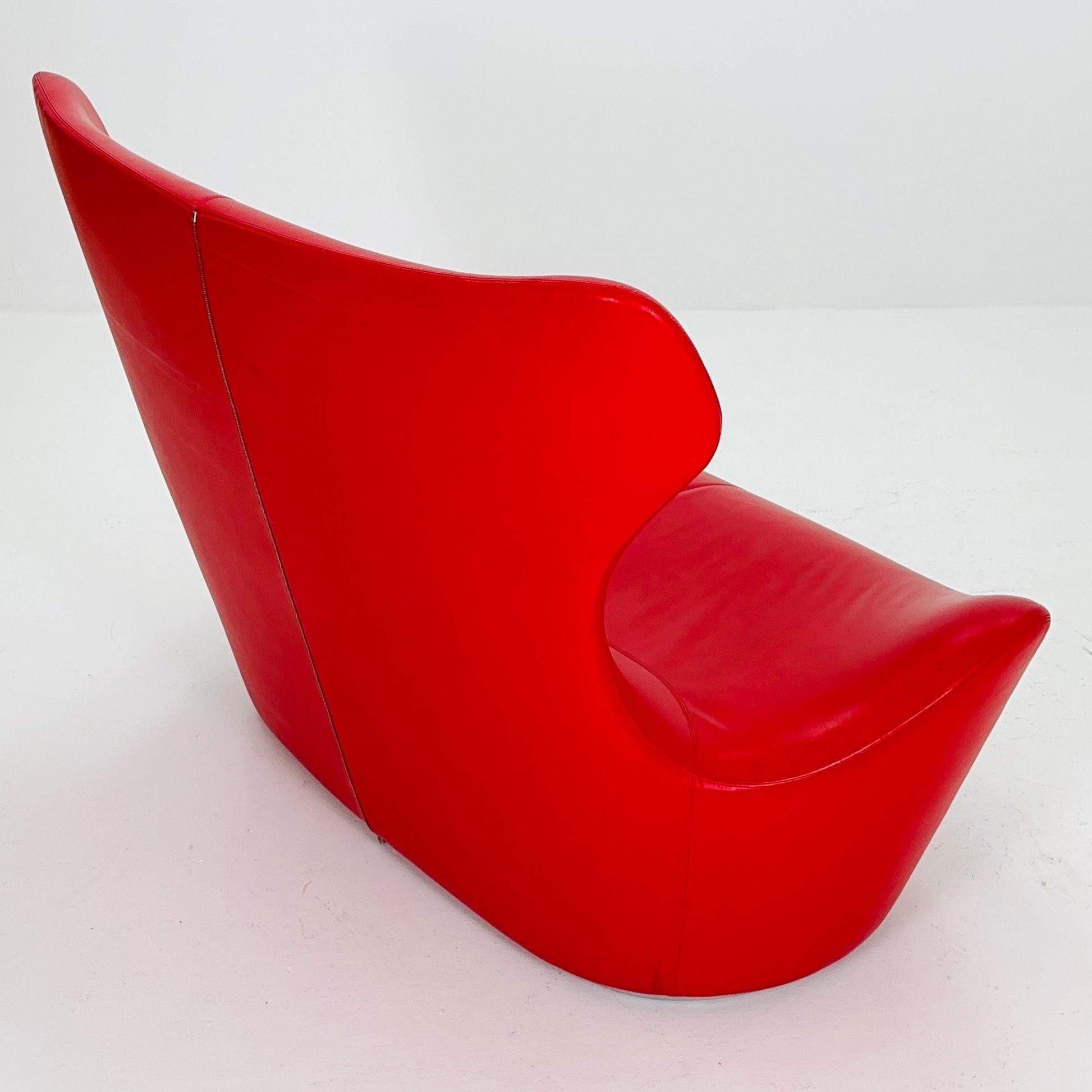 B&B Italia Red Papilio High Back Loveseat by Naoto Fukasawa – Italian Designer Sofa, Modern Curved Leather Settee, 2010s Italy