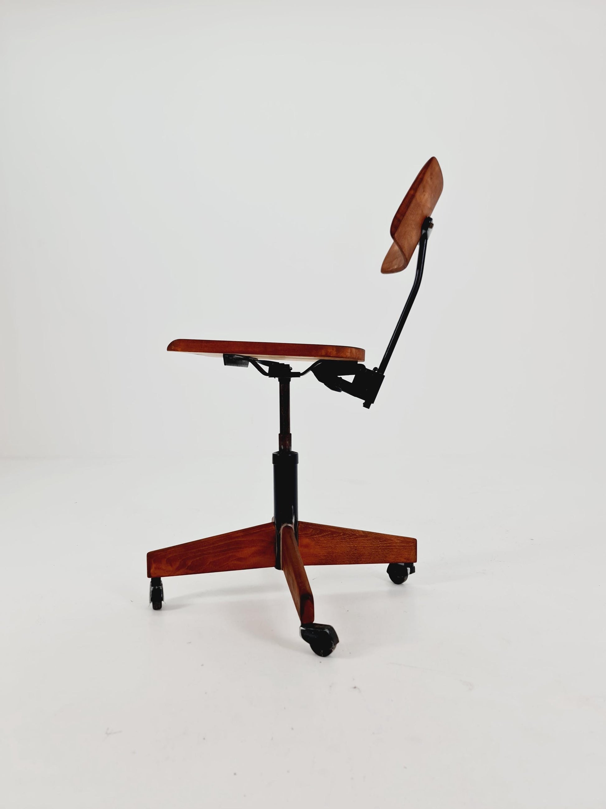 Bauhaus swivel office chair in solid wood By SToll Giroflix Modell 7075 ,1960s