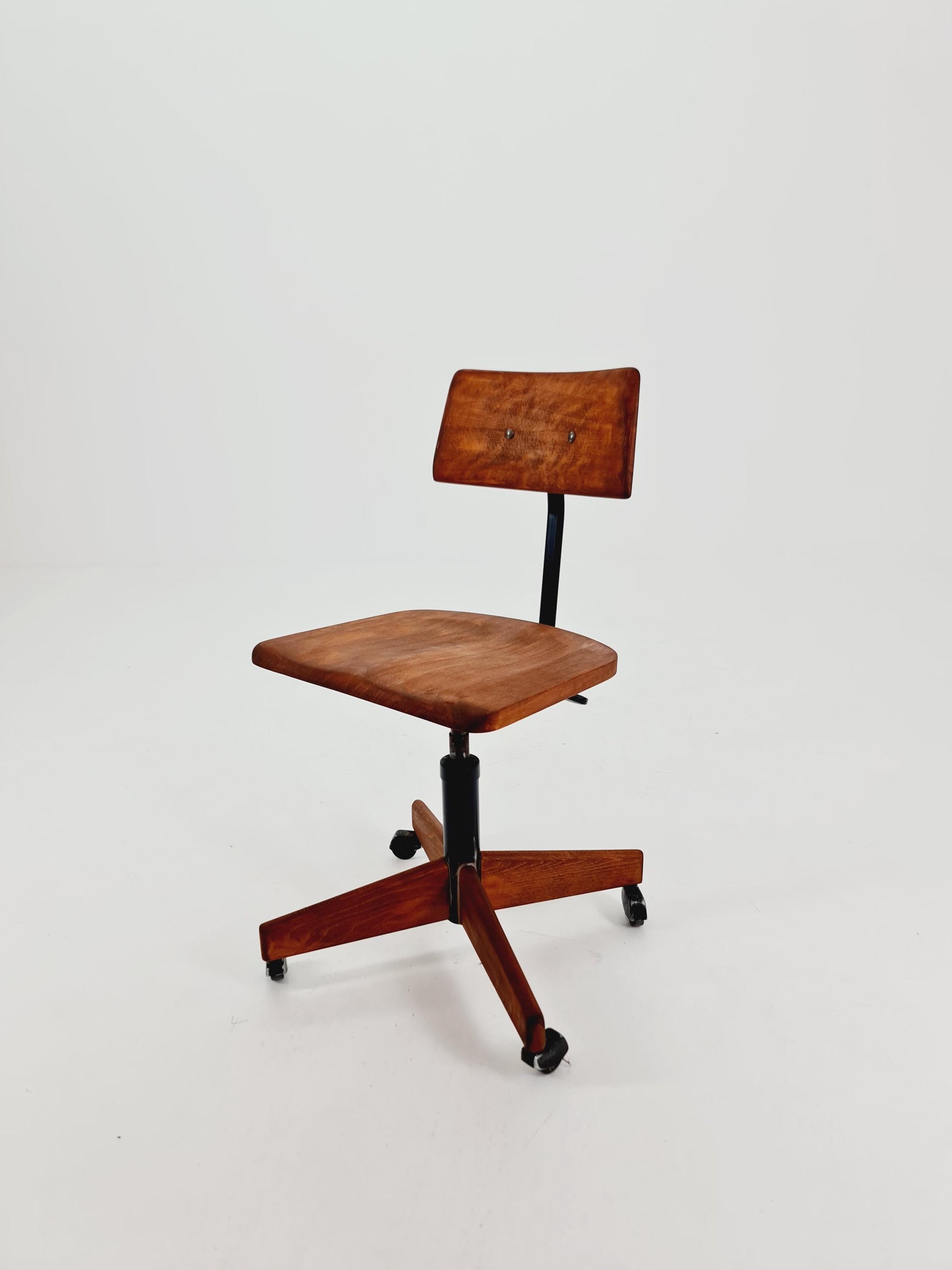 Bauhaus swivel office chair in solid wood By SToll Giroflix Modell 7075 ,1960s