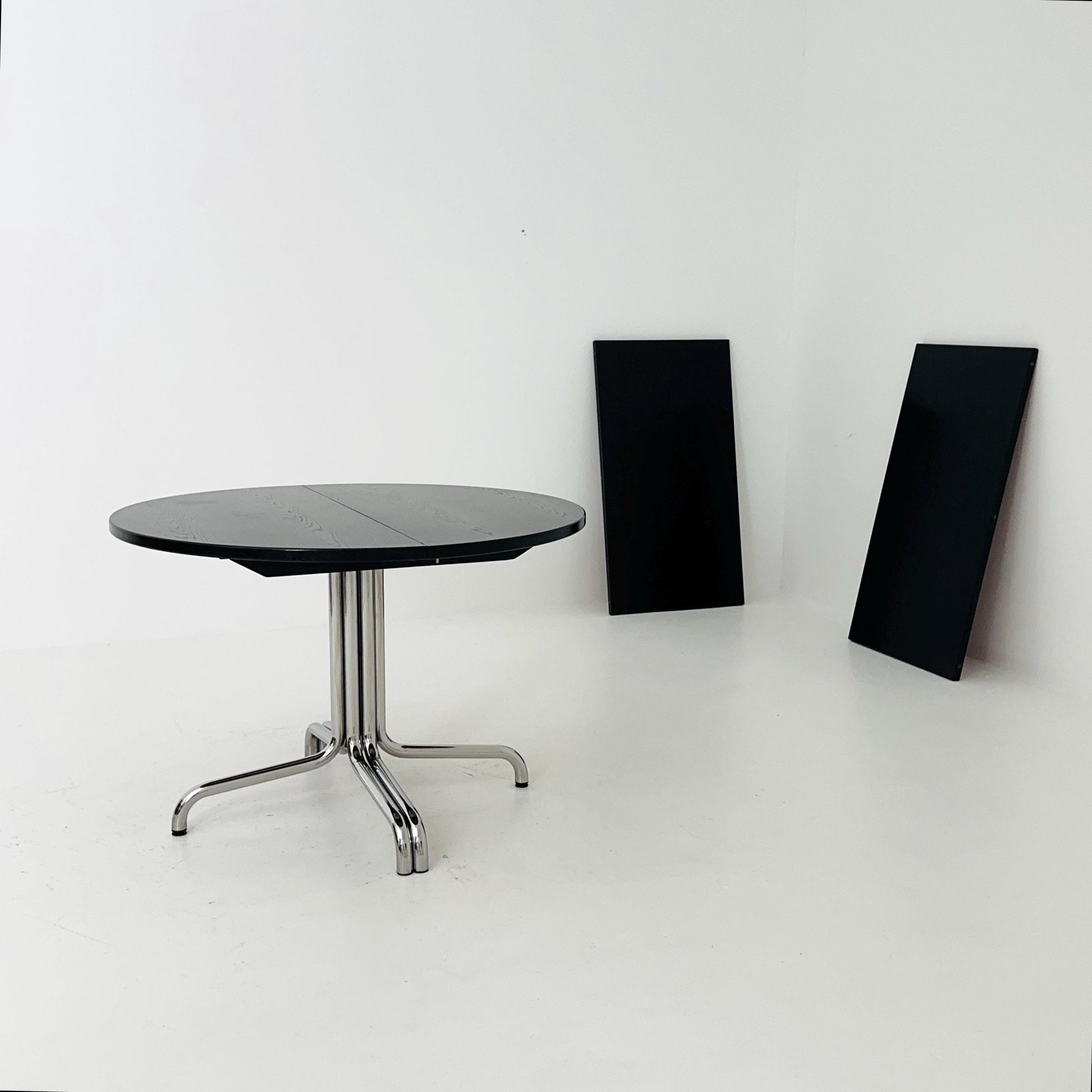 Mid Century Extendable Dining Table by Thonet, Model 1052 – Black Laminate & Chrome, Germany 1980s