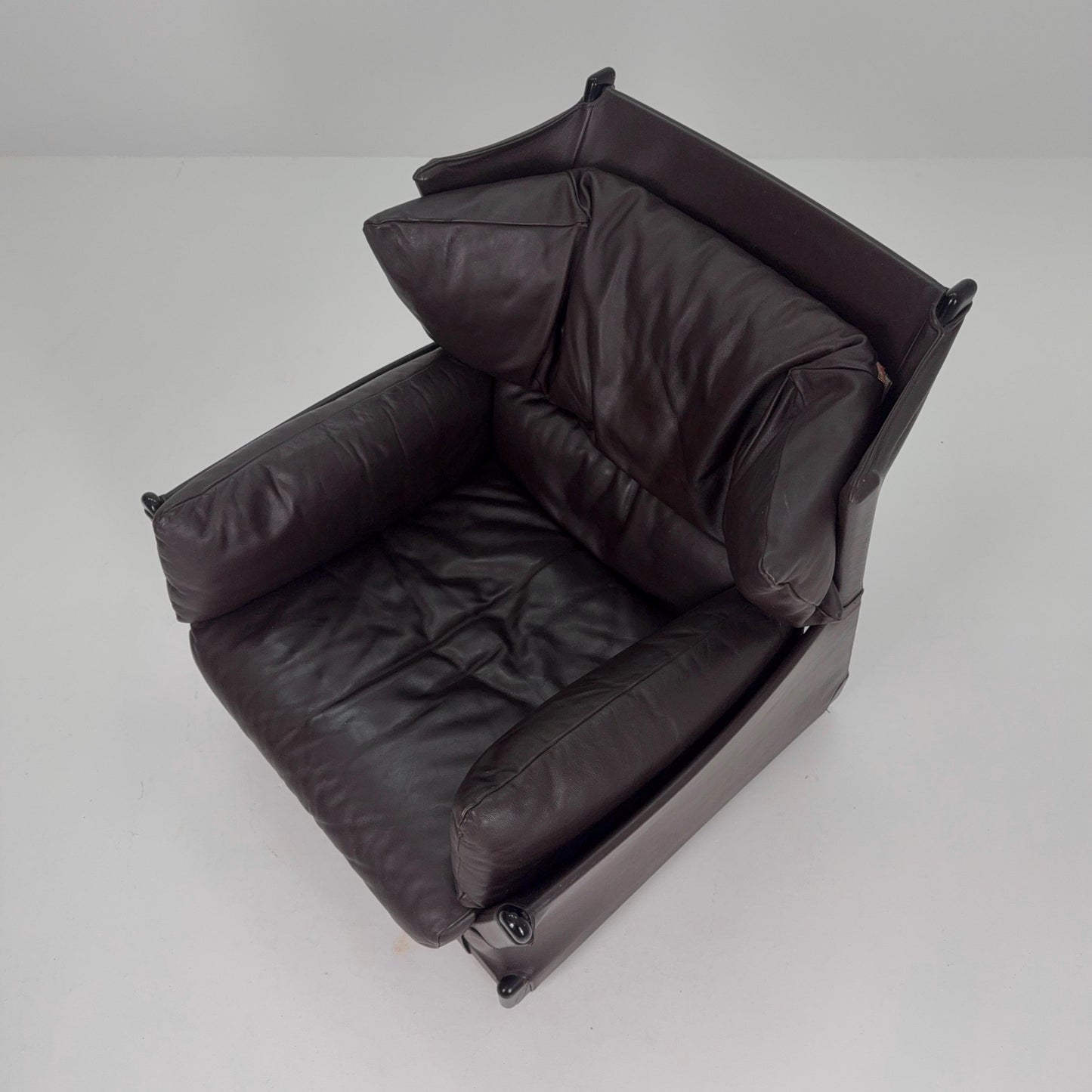 Mid century Cassina ‘Viola d’Amore’ Armchairs by Piero De Martini, Postmodern Club Brown Chair, Italy 1970s