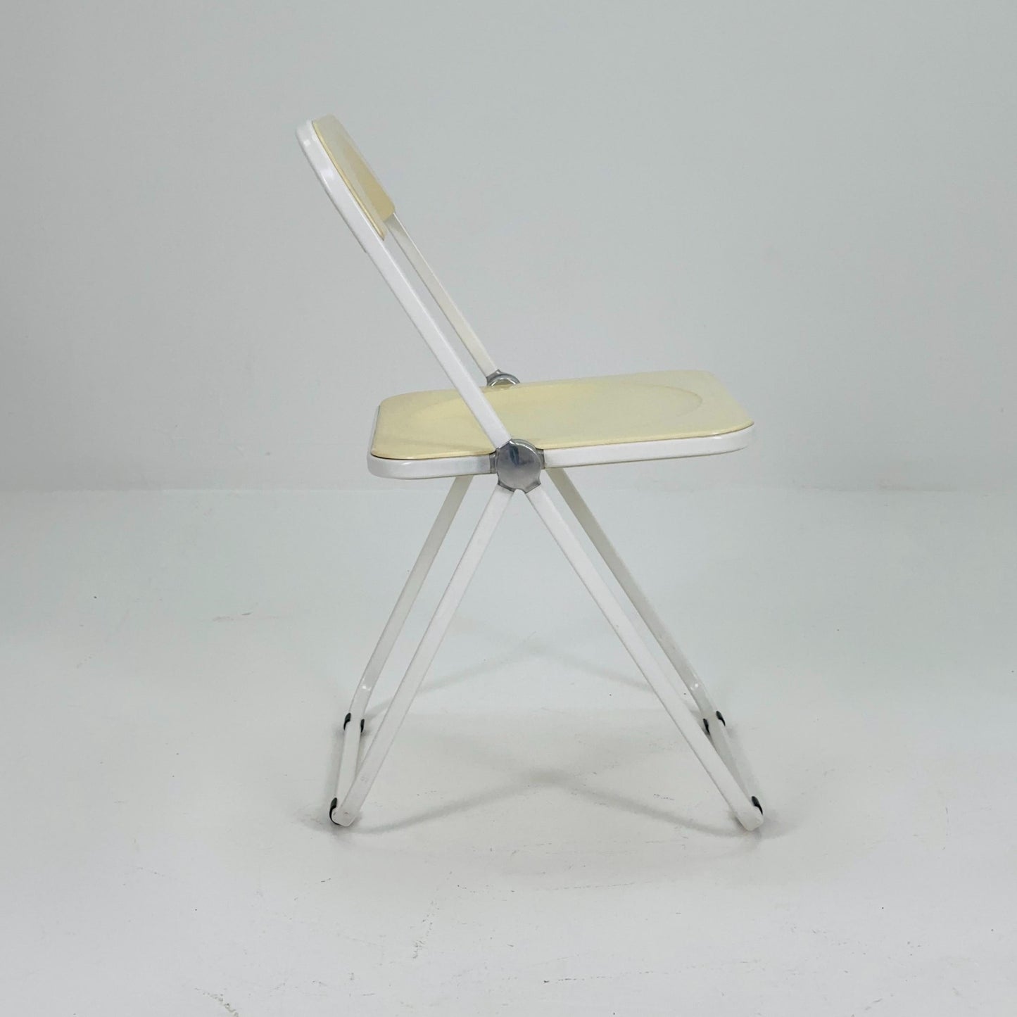 1 of 8 Mid century Italian Plia Folding cream white Chair by Giancarlo Piretti for Castelli, 1970s