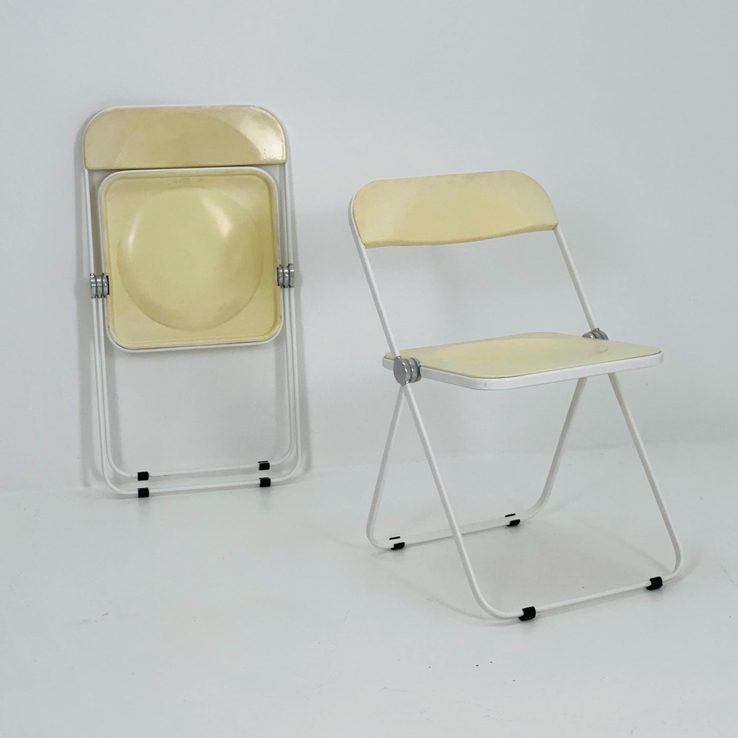 Set of 2 Mid century Italian Plia Folding cream white Chair by Giancarlo Piretti for Castelli, 1970s