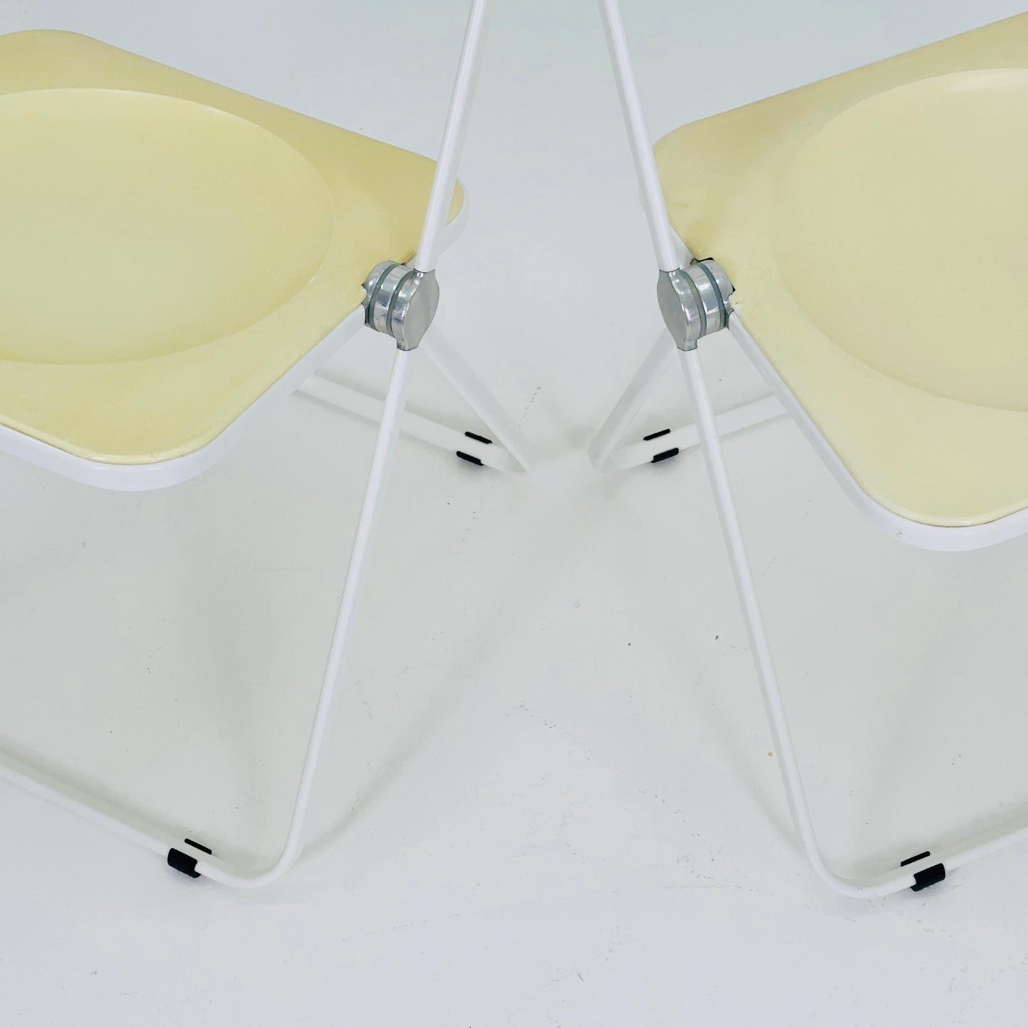 Set of 2 Mid century Italian Plia Folding cream white Chair by Giancarlo Piretti for Castelli, 1970s