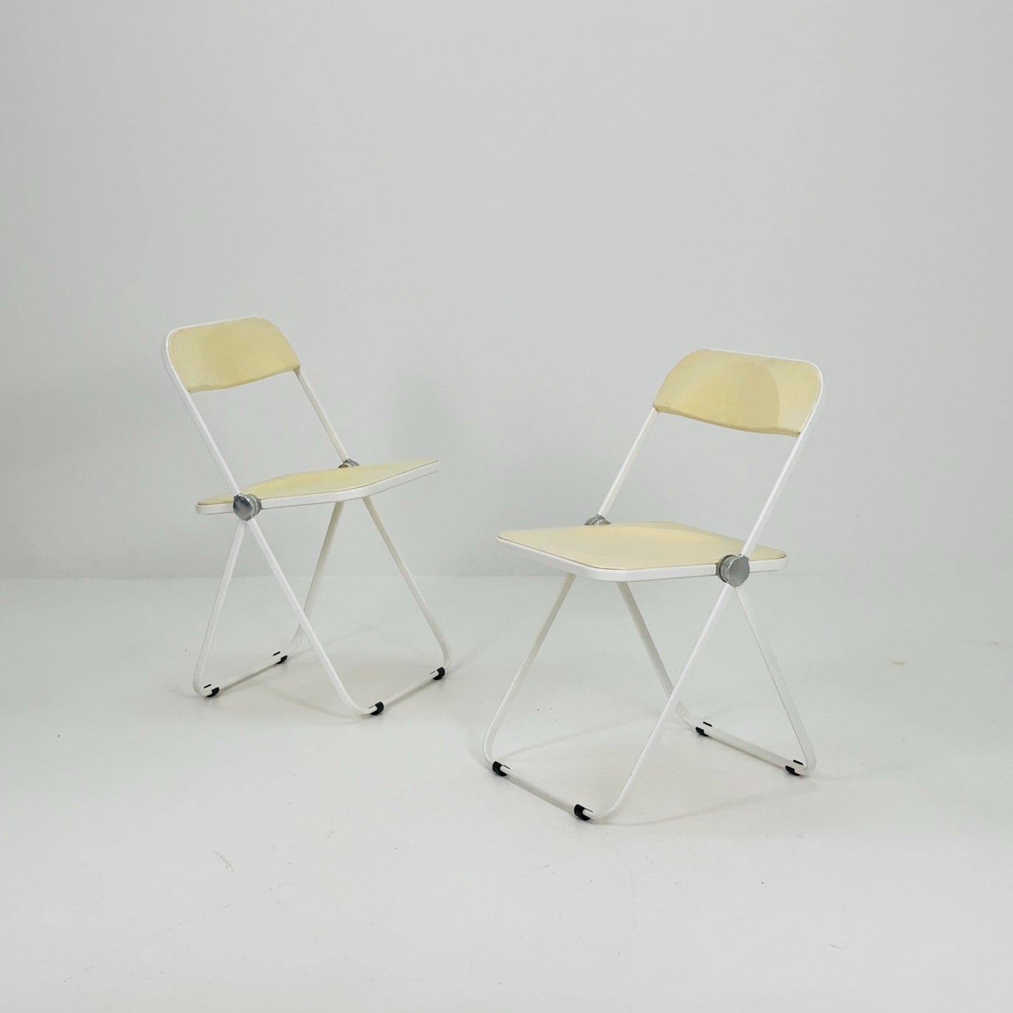 Set of 2 Mid century Italian Plia Folding cream white Chair by Giancarlo Piretti for Castelli, 1970s