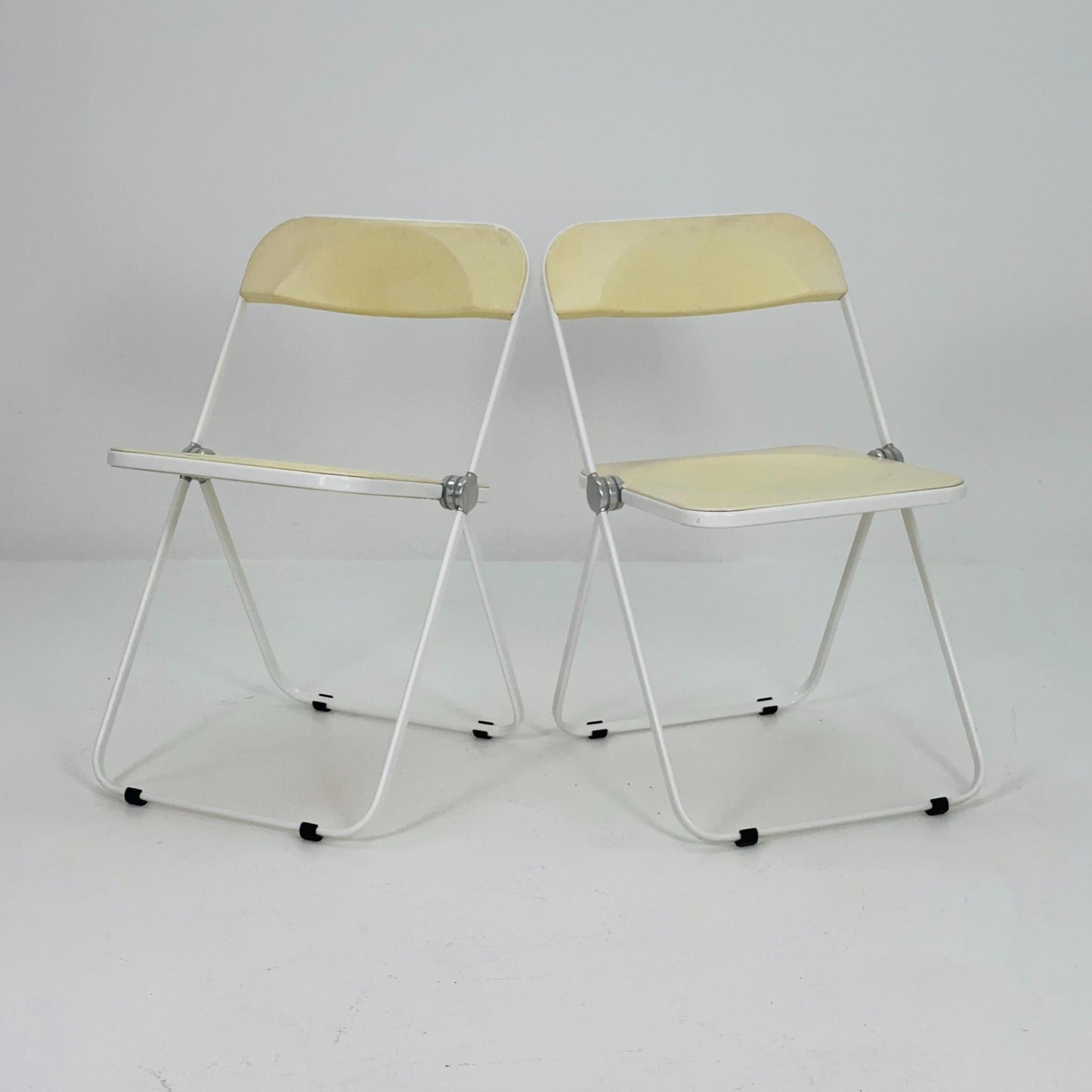 Set of 2 Mid century Italian Plia Folding cream white Chair by Giancarlo Piretti for Castelli, 1970s