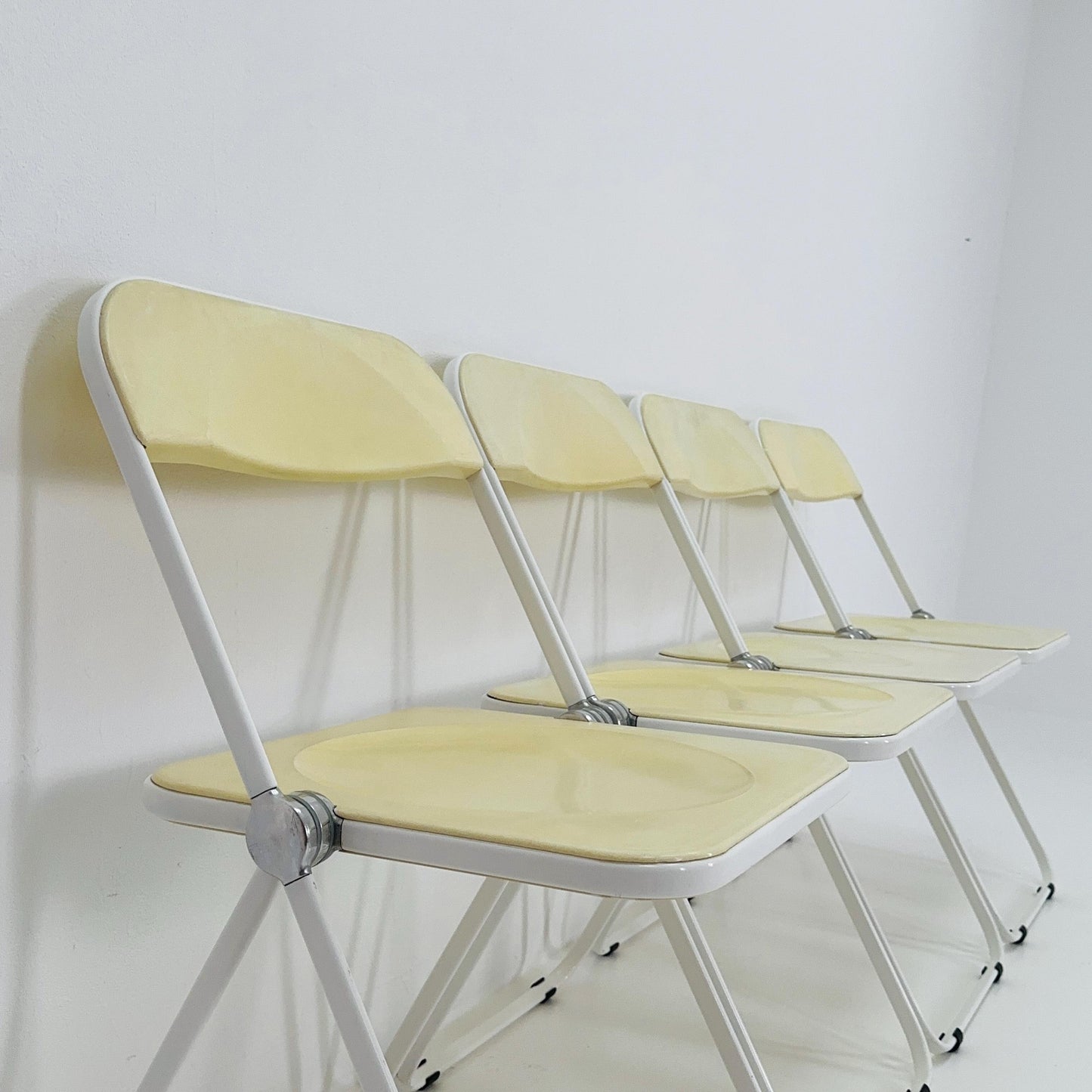 Set of 4 Mid century Italian Plia Folding cream white Chair by Giancarlo Piretti for Castelli, 1970s