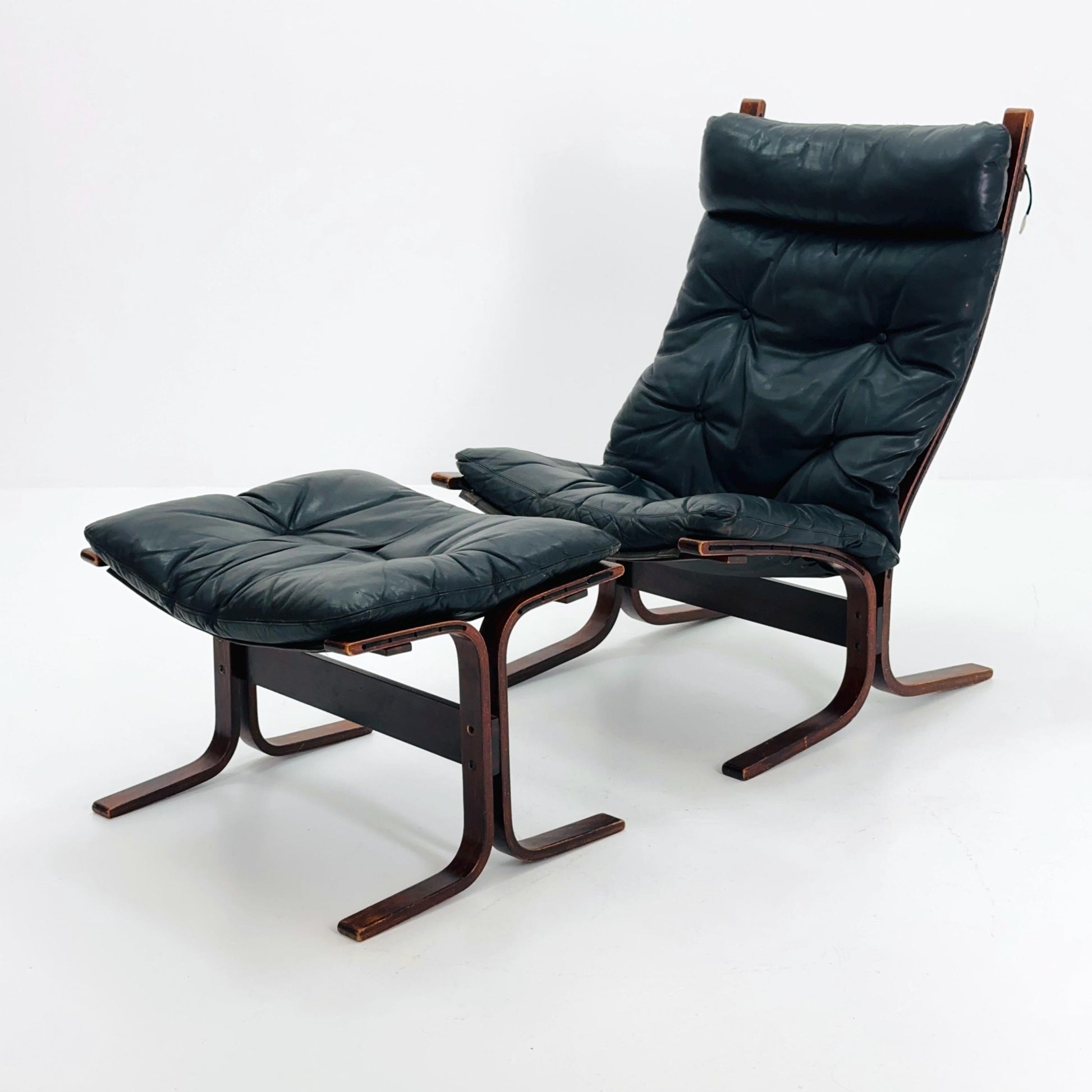 Mid century armchair “Siesta” and its ottoman by Ingmar Relling, Westnofa Furniture, Norway 1960s