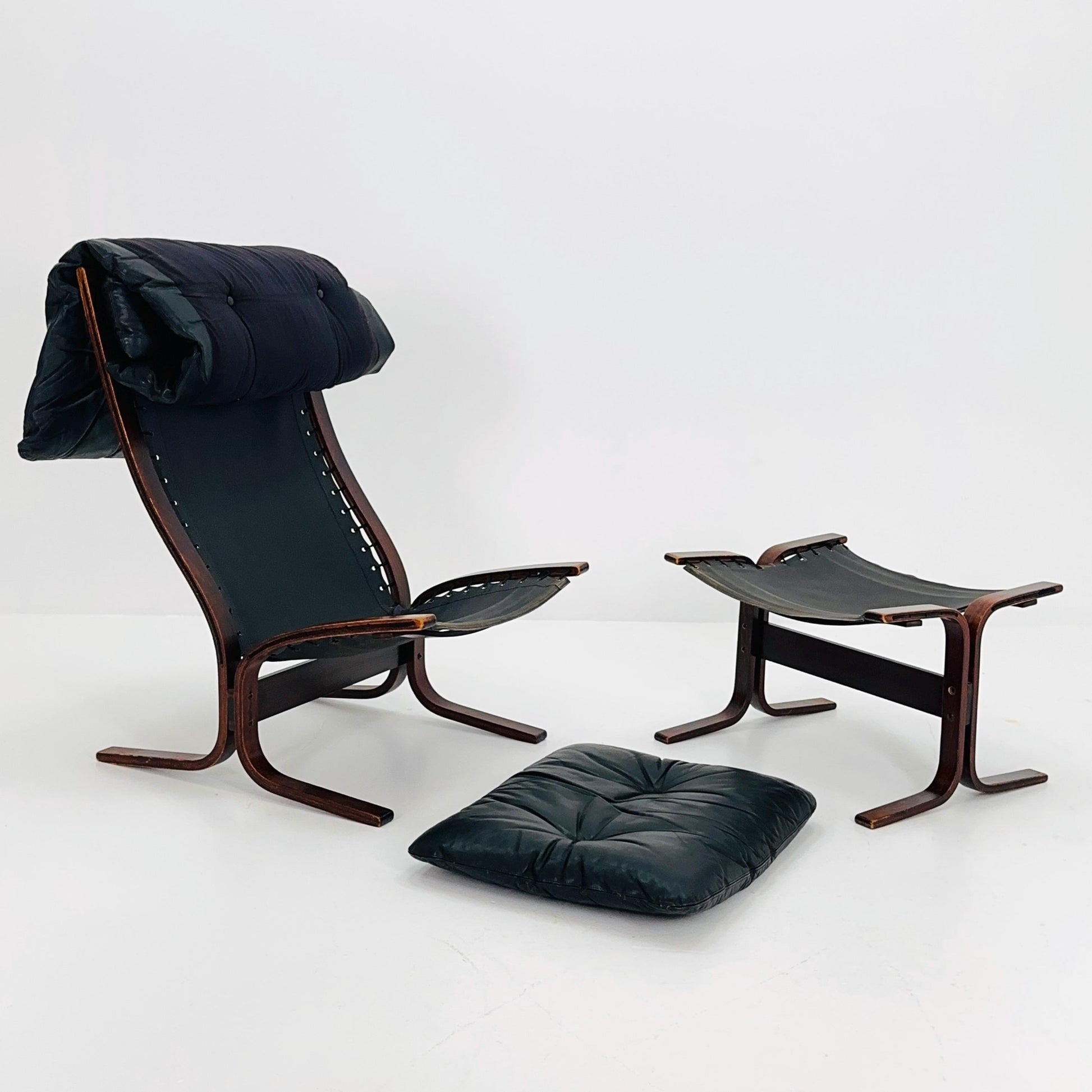 Mid century armchair “Siesta” and its ottoman by Ingmar Relling, Westnofa Furniture, Norway 1960s